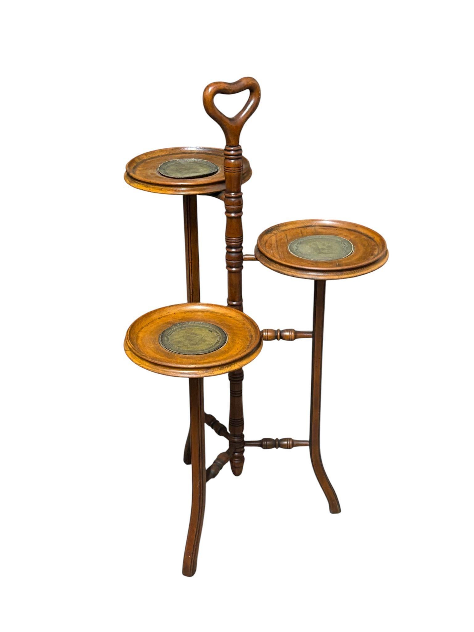 Legno Mesa auxiliar Madeleine in vendita