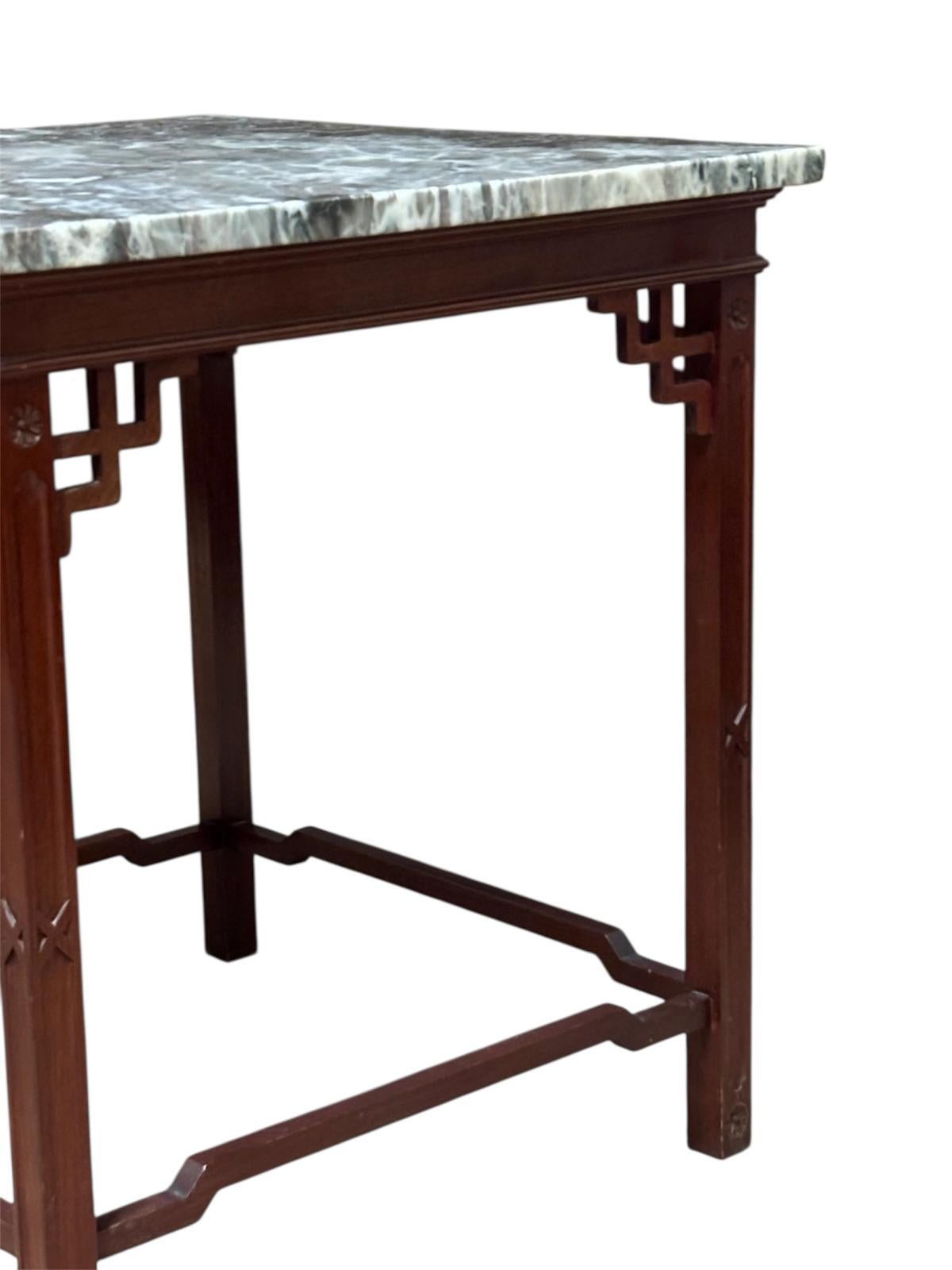 Metà XX secolo Mesa baja auxiliar de estilo chinoiserie in vendita