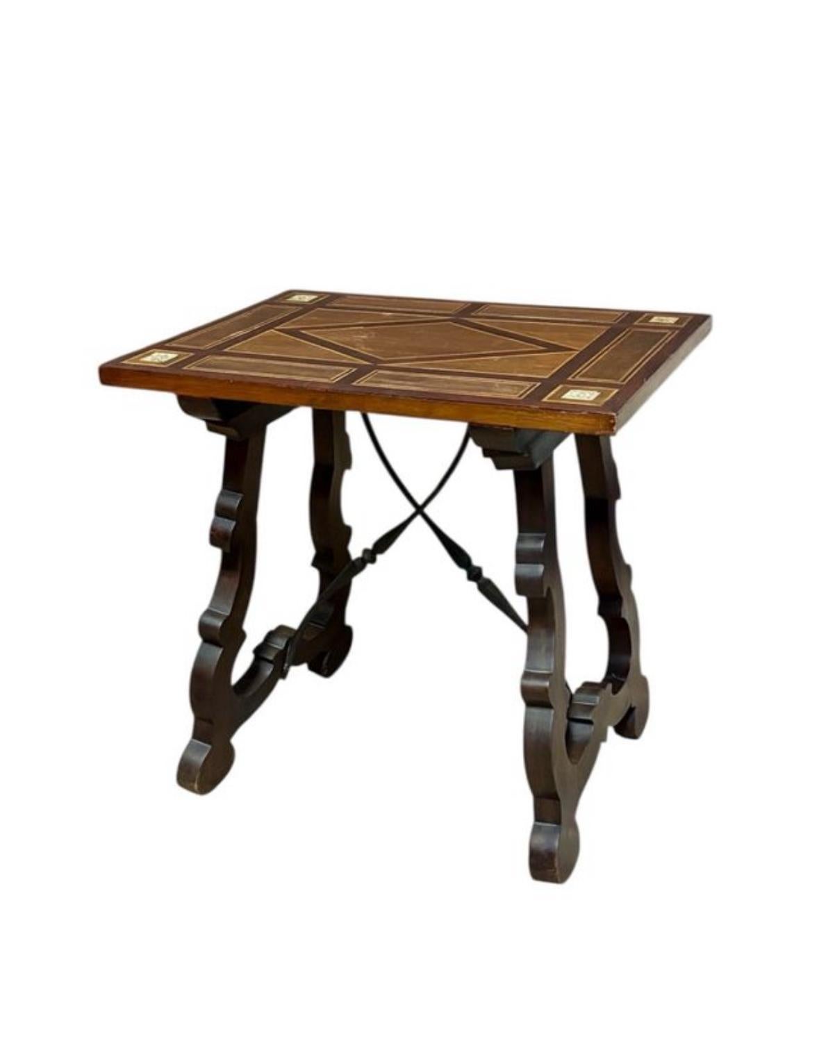 Mesa baja auxiliar mediados del siglo XX en venta