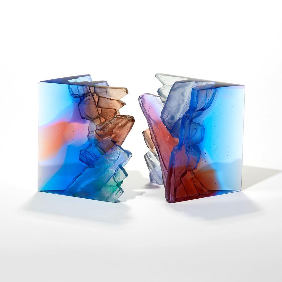 Mesa III, una scultura in vetro fuso con texture blu, rossa e rosa di Crispian Heath In condizioni Nuovo in vendita a London, GB