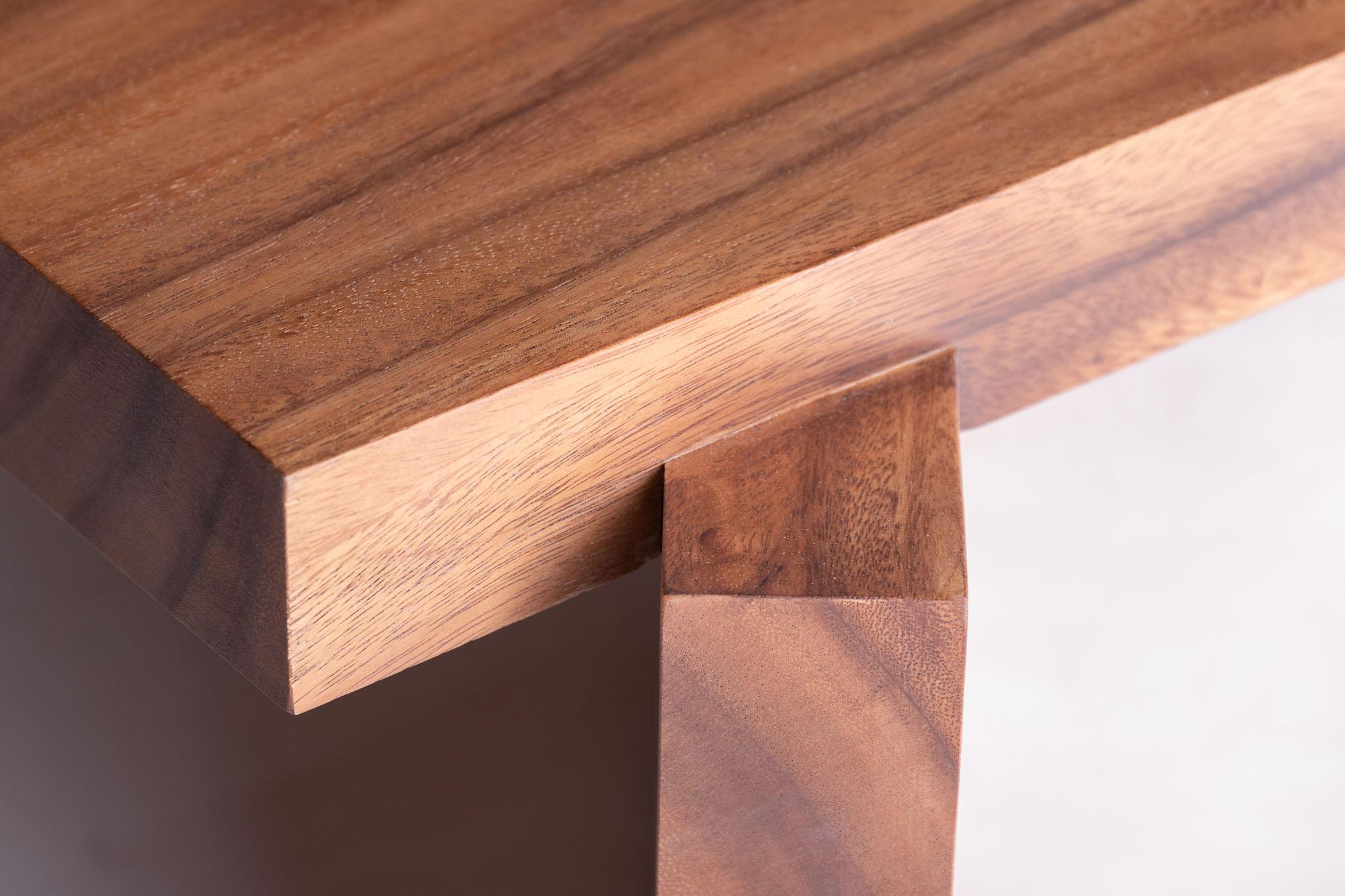 Mesa, niedriger Tisch aus natürlichem Acacia-Holz (21. Jahrhundert und zeitgenössisch) im Angebot