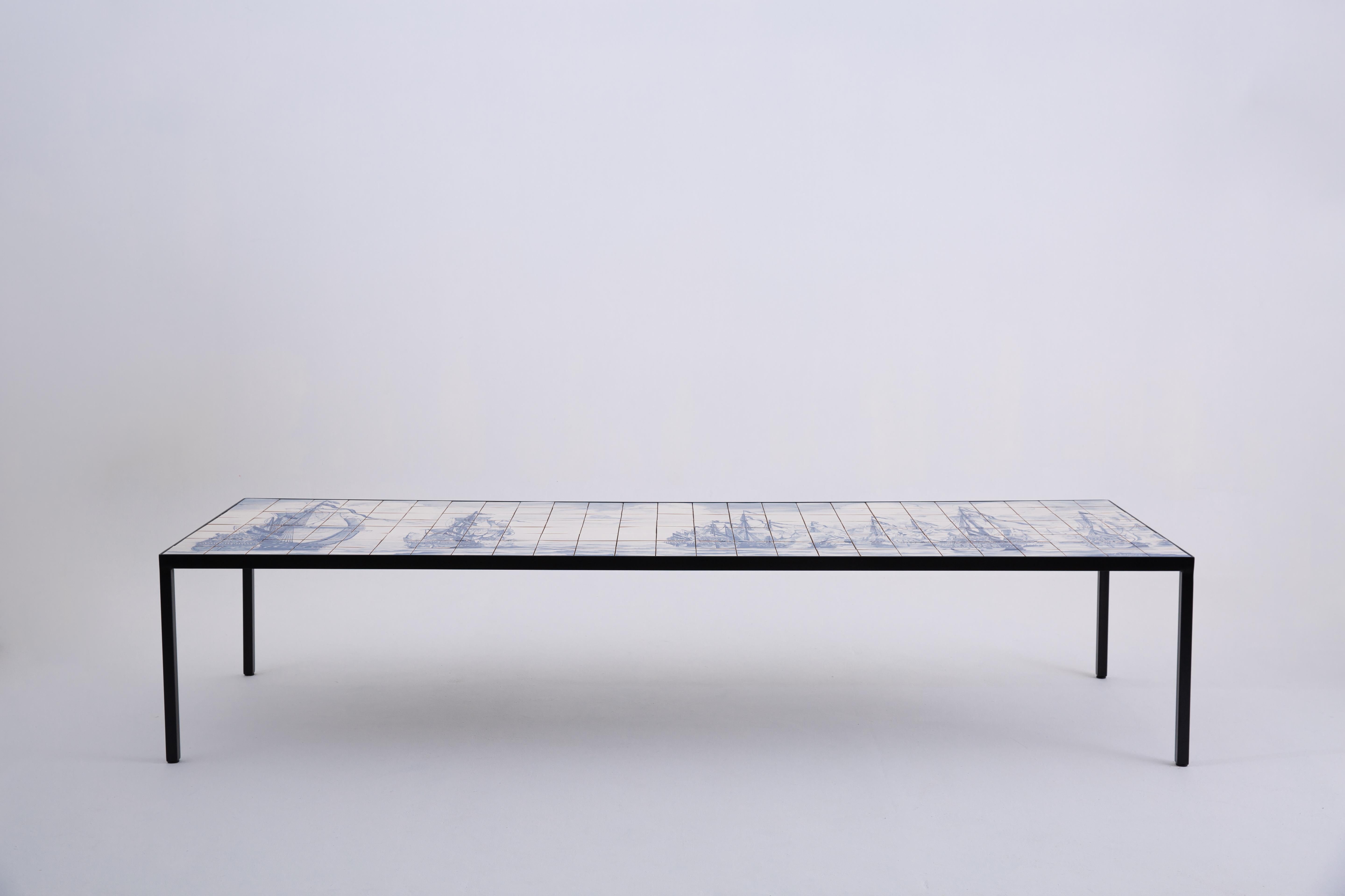 Peint à la main Portuguesa com Certeza Table by Marcio Kogan - Table en métal et tuiles peintes à la main en vente