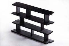 Estantería MESA, Madera de vaina de mono negra rugosa