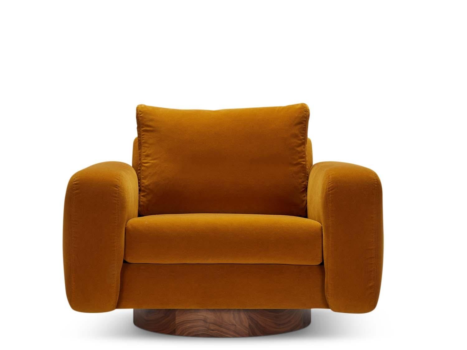 Le fauteuil pivotant Mesa est un fauteuil club entièrement rembourré, doté d'un piétement en noyer ou en chêne.

La collection Lawson-Fenning est conçue et fabriquée à la main à Los Angeles, en Californie. Renseignez-vous pour savoir quelles options