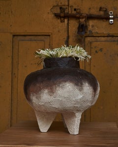 Urna Mesa by Deetee Home