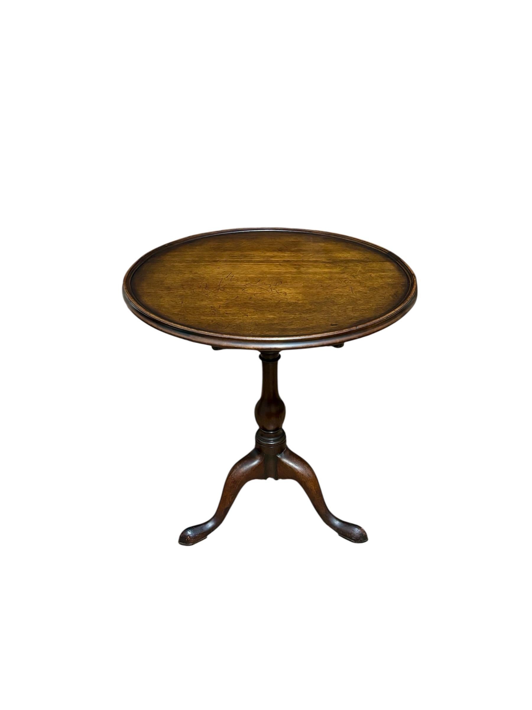 Georgian Mesa velador abatible Circa 1.830. For Sale