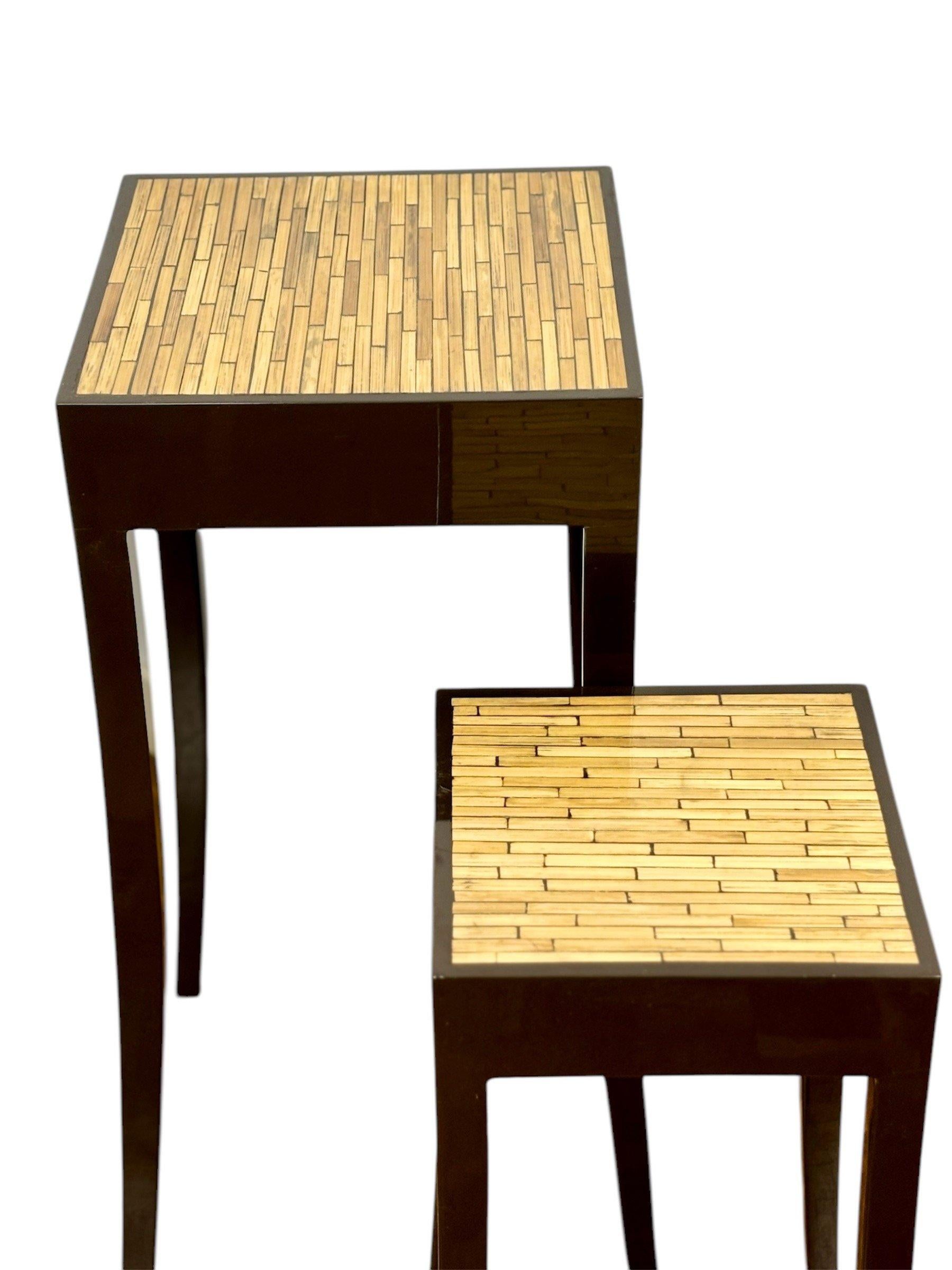 Mesitas auxiliares vintage siglo XX, realizadas en madera y con el sobre de 