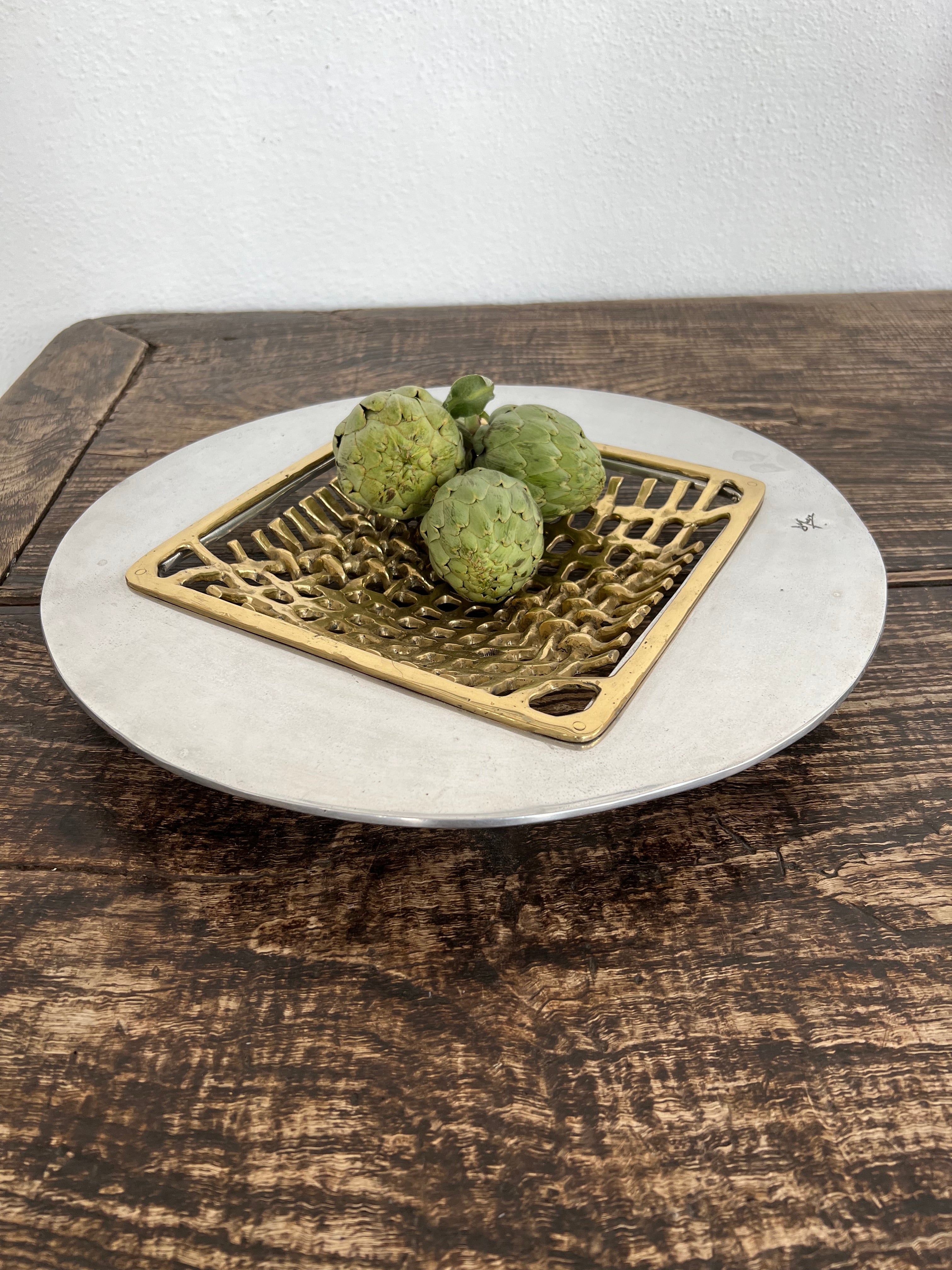 The decorative Mesh Fruit Tray was created by David Marshall, it is made of sand cast aluminum and sand cast brass.
Handmade, mounted and finished in our foundry and workshop in Spain from recycled materials.
Certified authentic by the Artist