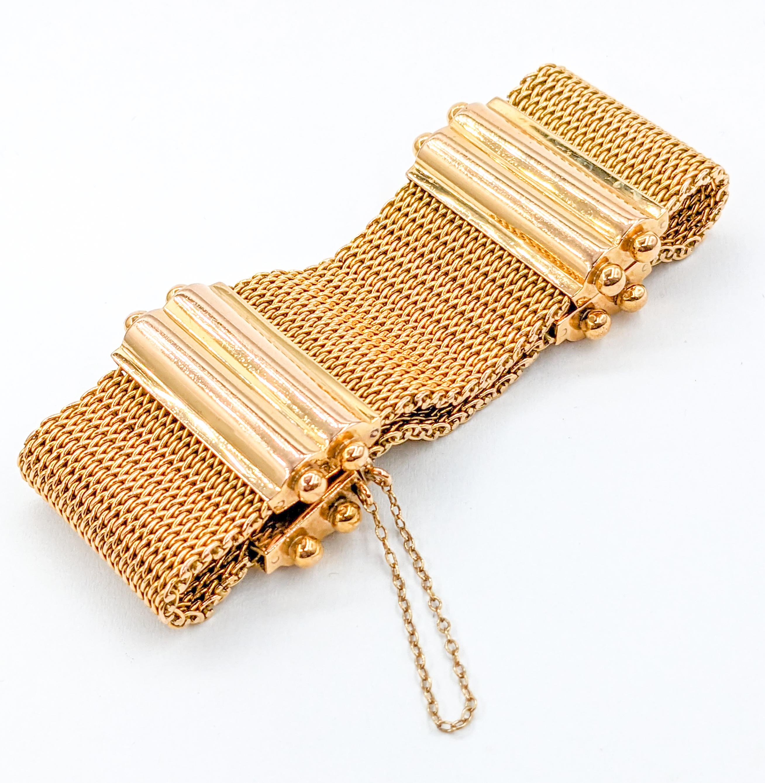 Antique Wide Mesh Bracelet In 18K Yellow Gold For Sale 3
