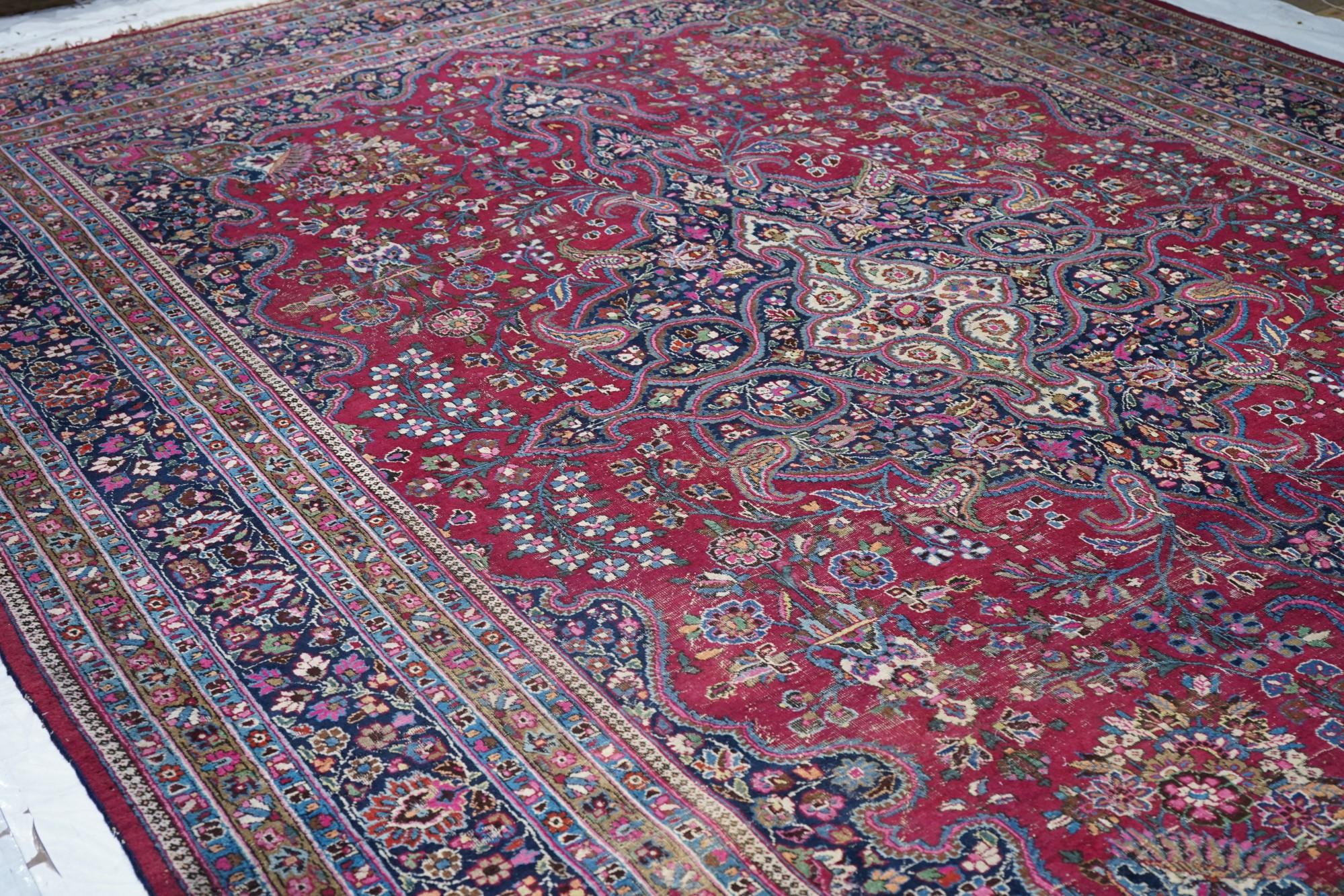 Metà XX secolo Tappeto Vintage Meshad 10'4'' x 13'10'' in vendita
