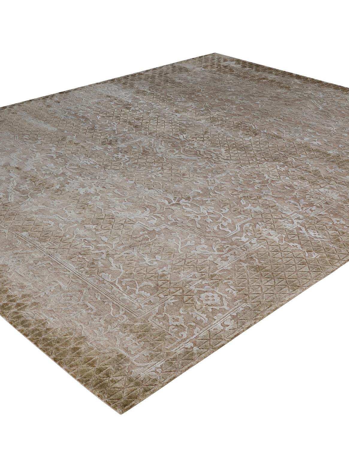 Seta Tappeto MESHARA annodato a mano nei colori argento, oro e beige acqua da Hands in vendita