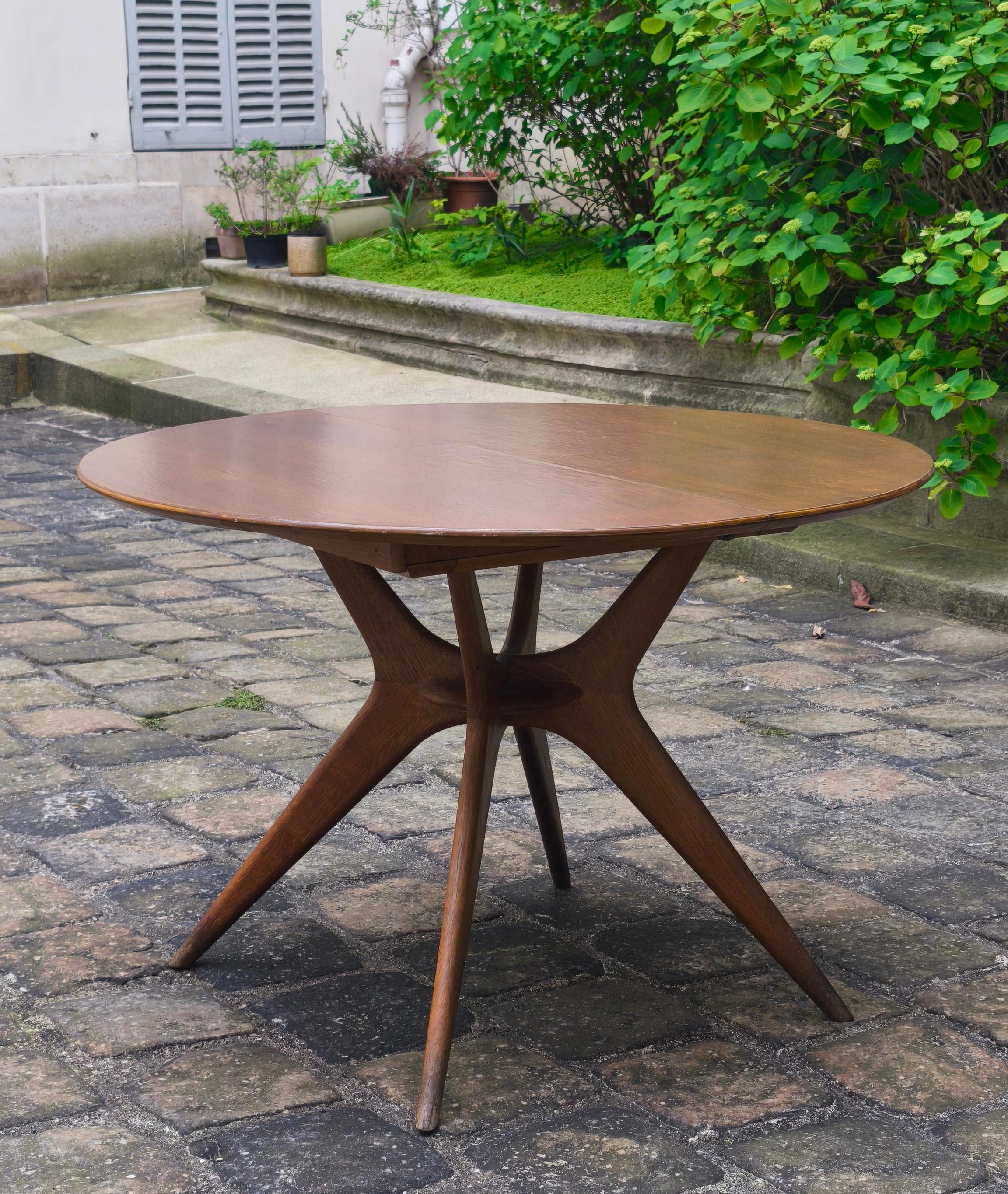 italien Table de salle à manger en chêne maillé attribuée à Ico Parisi, années 1960 en vente
