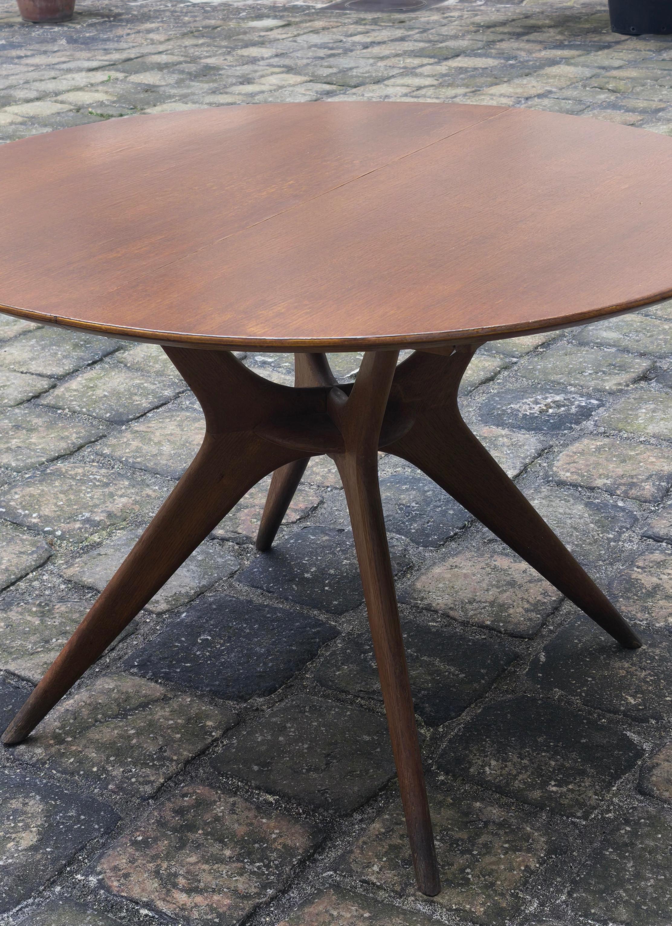 Milieu du XXe siècle Table de salle à manger en chêne maillé attribuée à Ico Parisi, années 1960 en vente