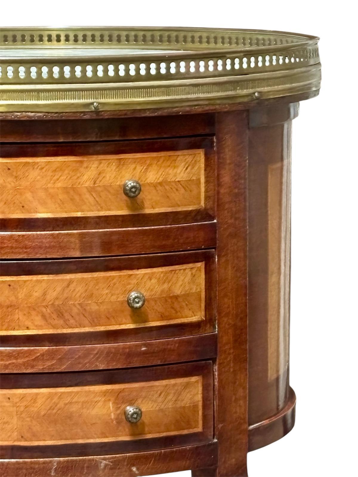 Louis XVI Mesita de apoyo española de estilo Luis XVI For Sale