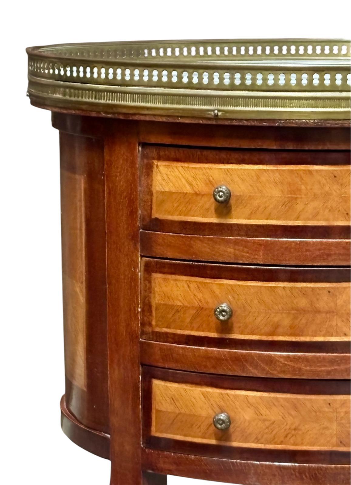 Mesita de apoyo española de estilo Luis XVI In Good Condition For Sale In VALÈNCIA, ES