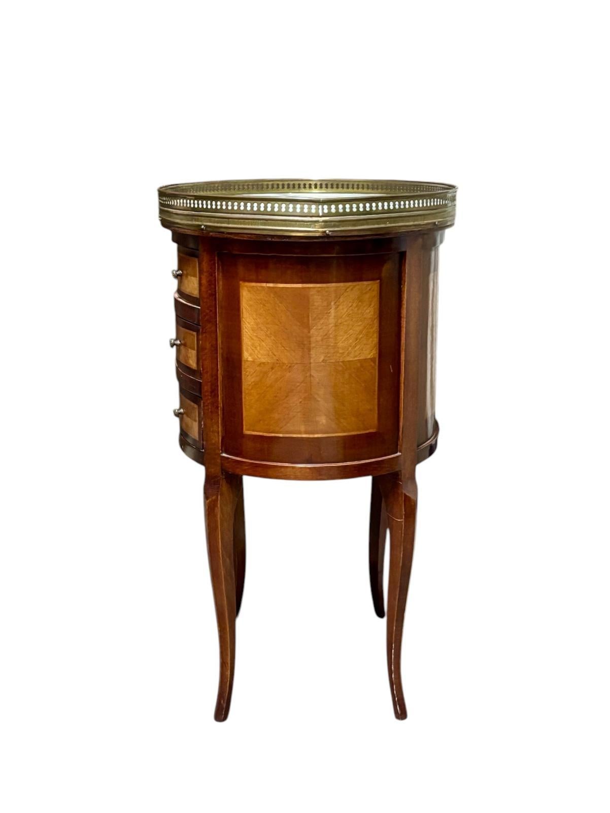 Mesita de apoyo española de estilo Luis XVI For Sale 1