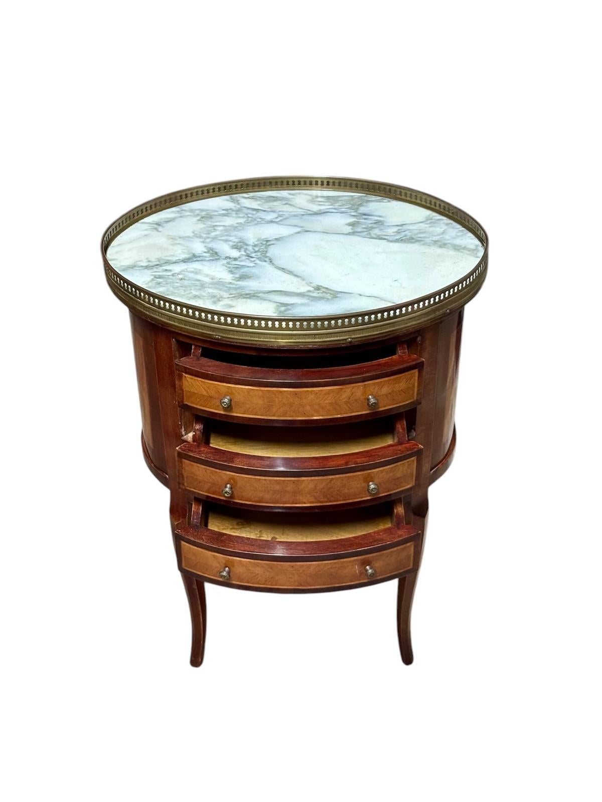 Mesita de apoyo española de estilo Luis XVI For Sale 3