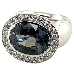 Faszinierender Ring mit 8,84 Karat grauem Spinell und Diamanten aus 18 Karat Weißgold