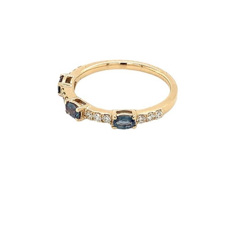 Oval Cut Mesmerizing 0.18 Carat Alexandrite Natural Brazillian & Diamond Ring For Sale