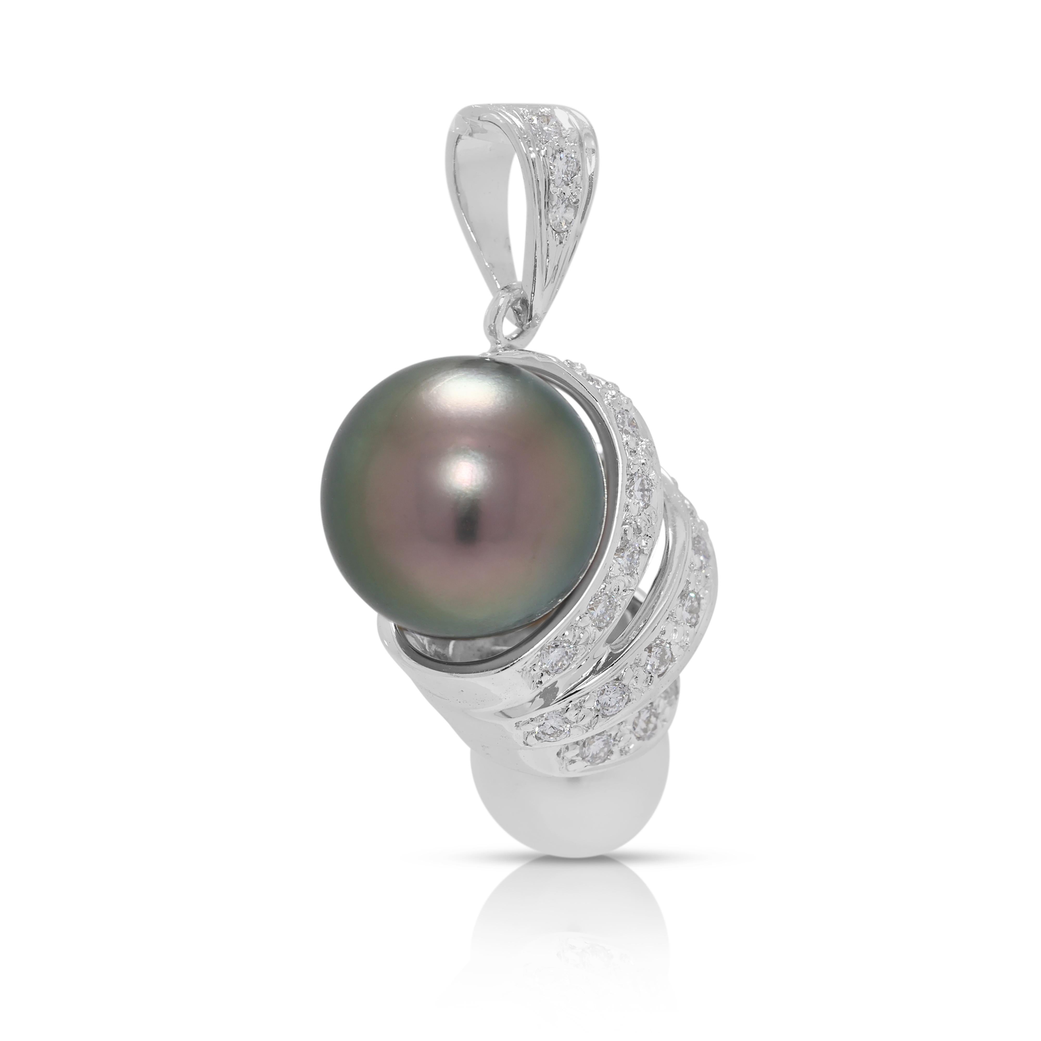 Pendentif en or blanc 18 carats avec deux perles et un diamant Nature de 0,19ct Pour femmes en vente