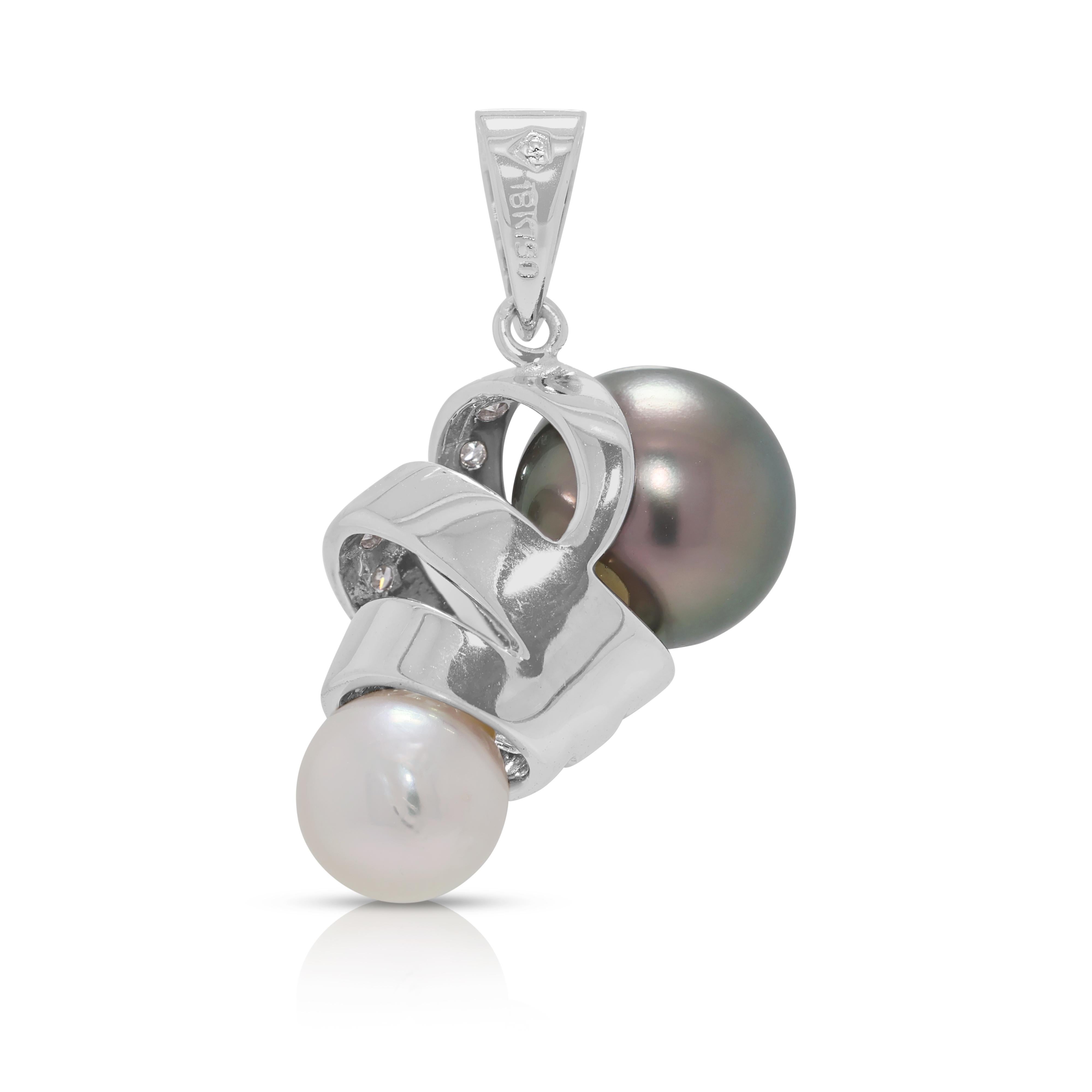 Pendentif en or blanc 18 carats avec deux perles et un diamant Nature de 0,19ct en vente 1