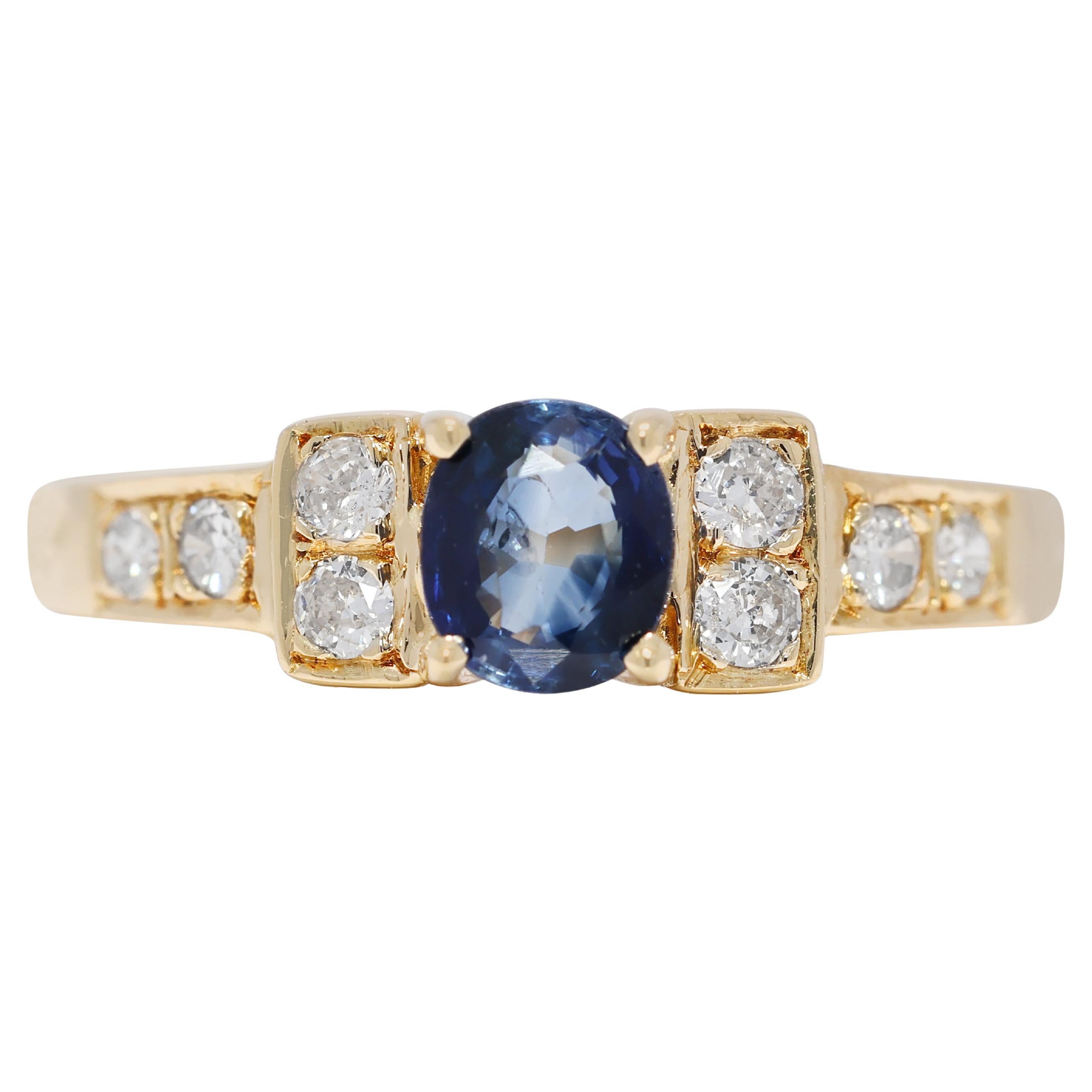 Mesmerizing 0.34ct Sapphire & Natural Diamond Ring in 18K Yellow Gold en venta