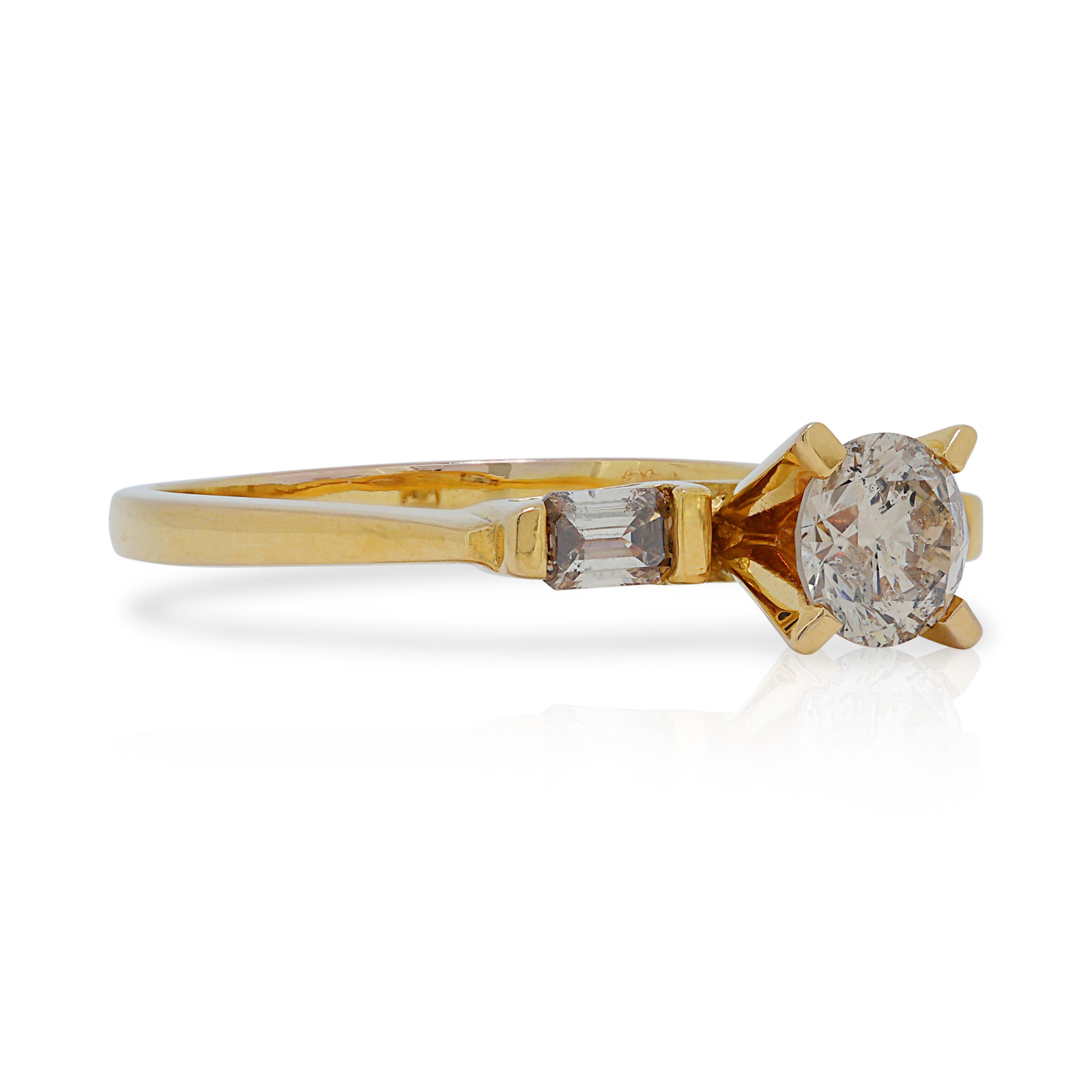 Mesmerizing 0.67ct Diamonds Three Stone Ring in 18K Yellow Gold In Excellent Condition For Sale In רמת גן, IL