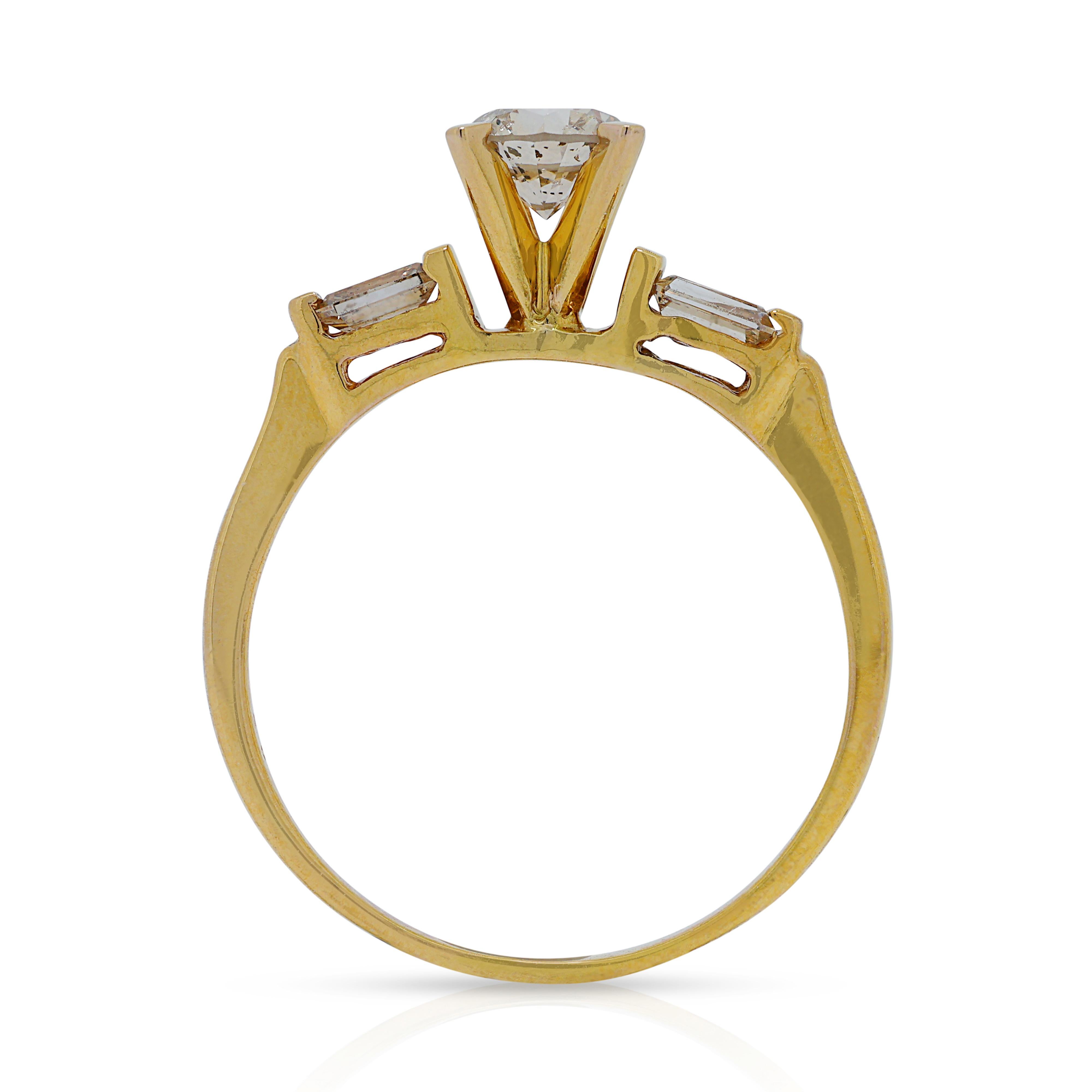 Women's Mesmerizing 0.67ct Diamonds Three Stone Ring in 18K Yellow Gold For Sale