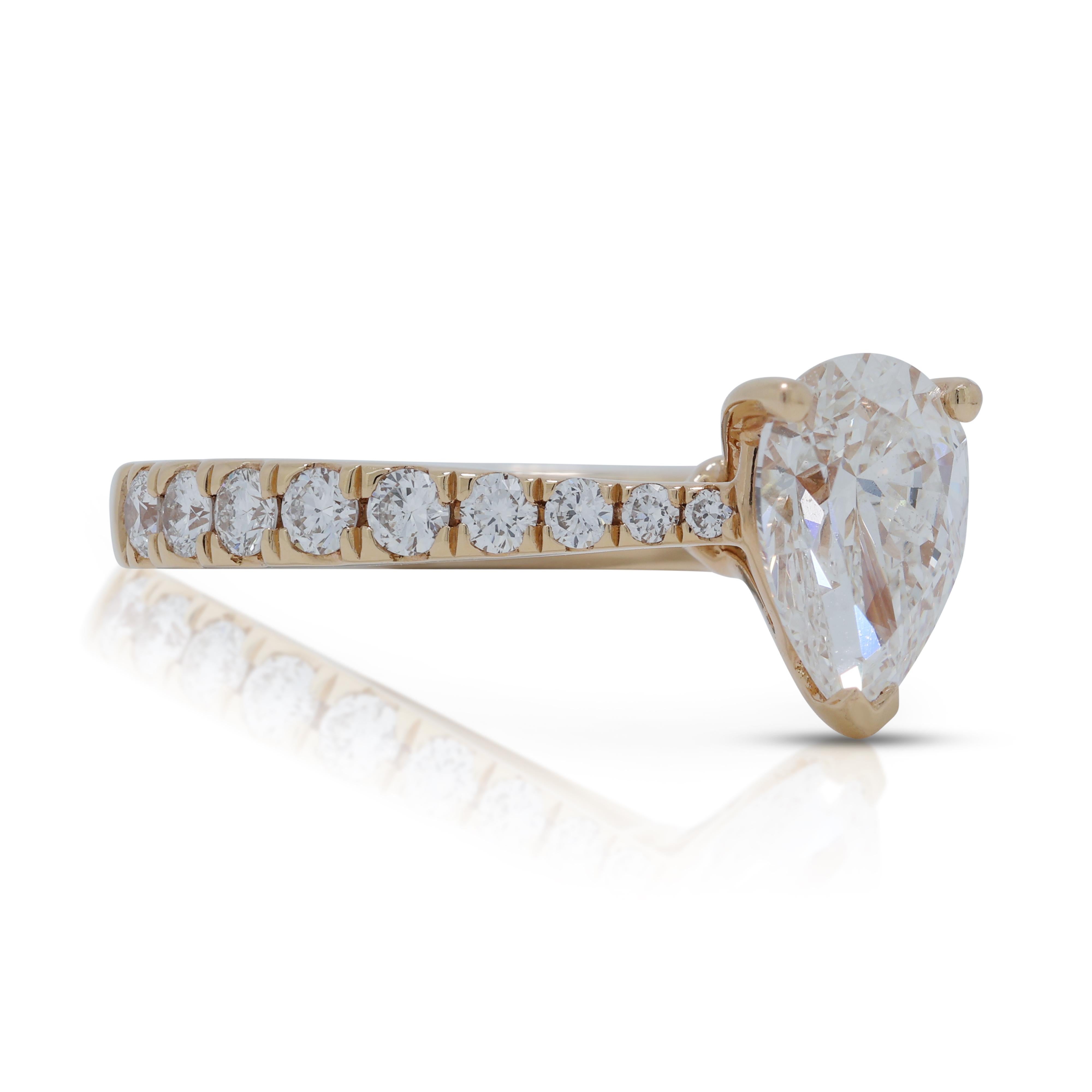 Mesmerizing 1.13ct Diamonds Pave Ring in 18K Rose Gold In Excellent Condition For Sale In רמת גן, IL