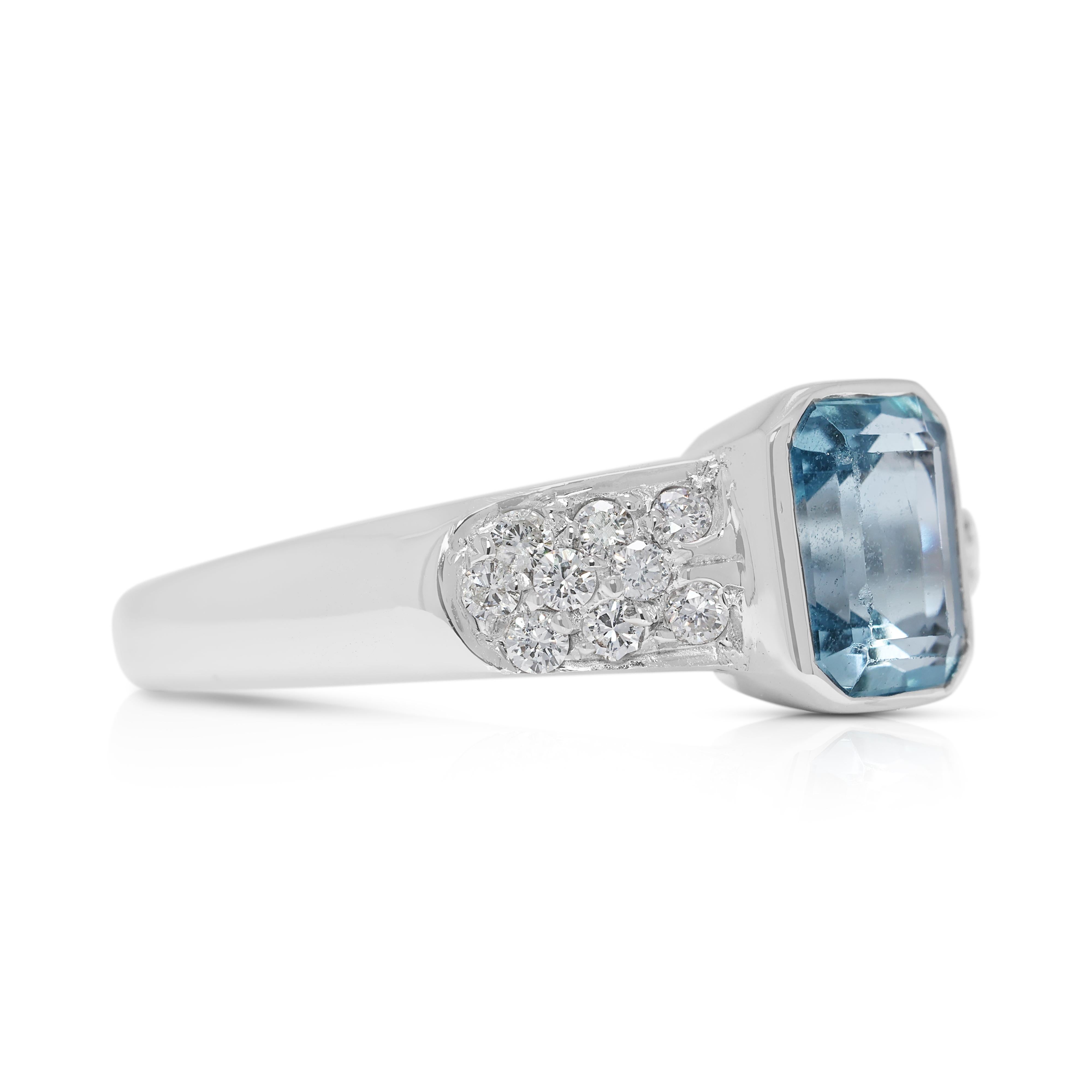 Mesmerizing 1.18ct Aquamarine & Natural Diamond Ring in 18K White Gold In Excellent Condition For Sale In רמת גן, IL