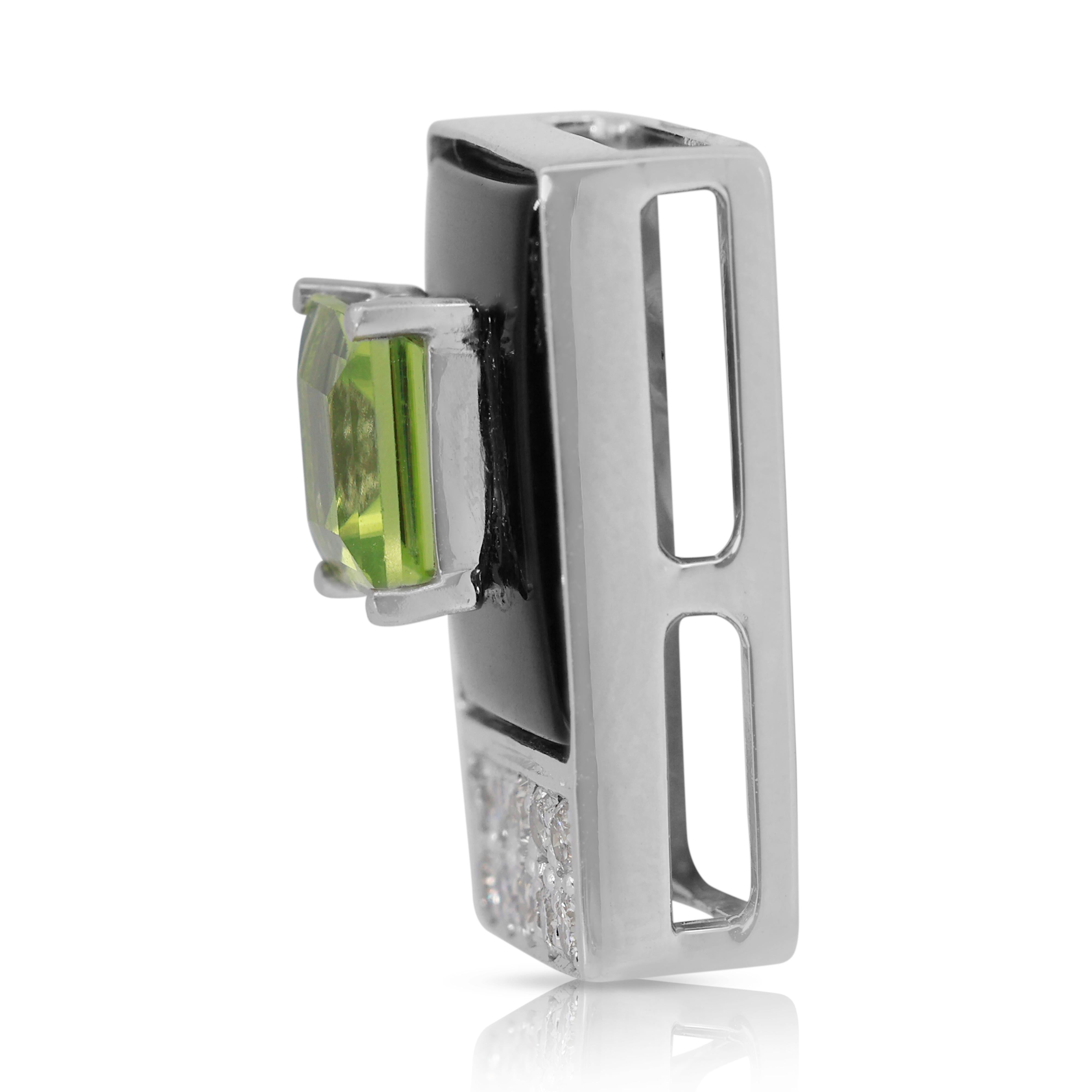 Mesmerizing 1,35 Karat Peridot und Diamant-Anhänger mit Onyx aus 18 Karat Weißgold im Zustand „Hervorragend“ im Angebot in רמת גן, IL