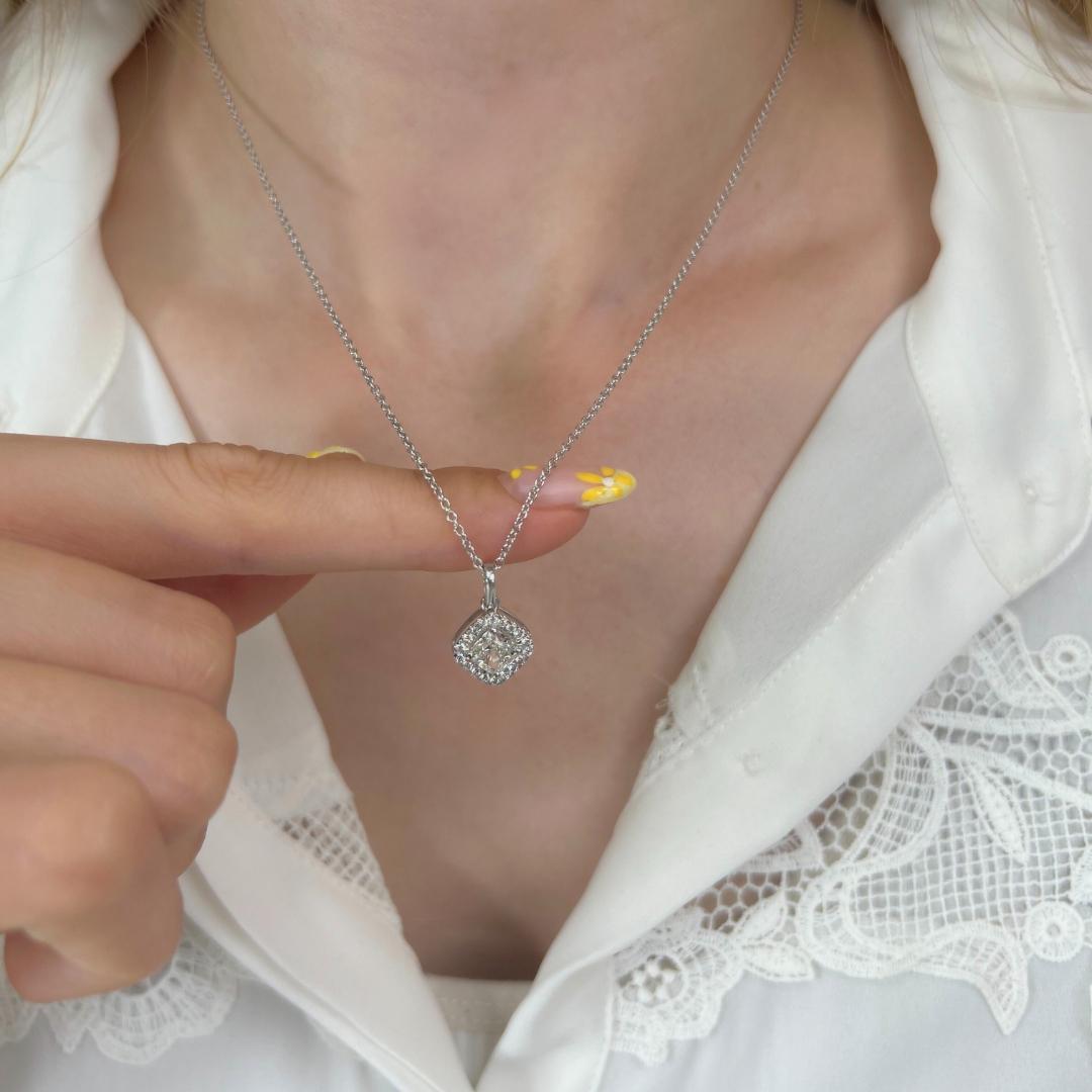 Mesmerizing 1.47ct Diamonds Halo Necklace with Pendant in 14k White Gold - IGI Certified

Elevate your elegance with this 14k white gold halo necklace, featuring a mesmerizing 1.00-carat square cushion-cut diamond.  Accentuating its beauty are 18