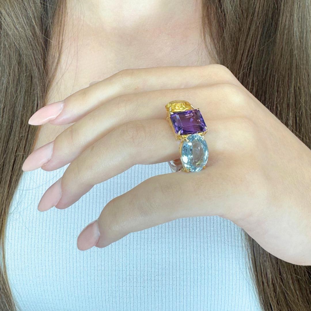 Mesmerizzante anello a tre pietre con ametista, topazio e citrino da 17,50 carati in oro giallo 18 carati in vendita 5