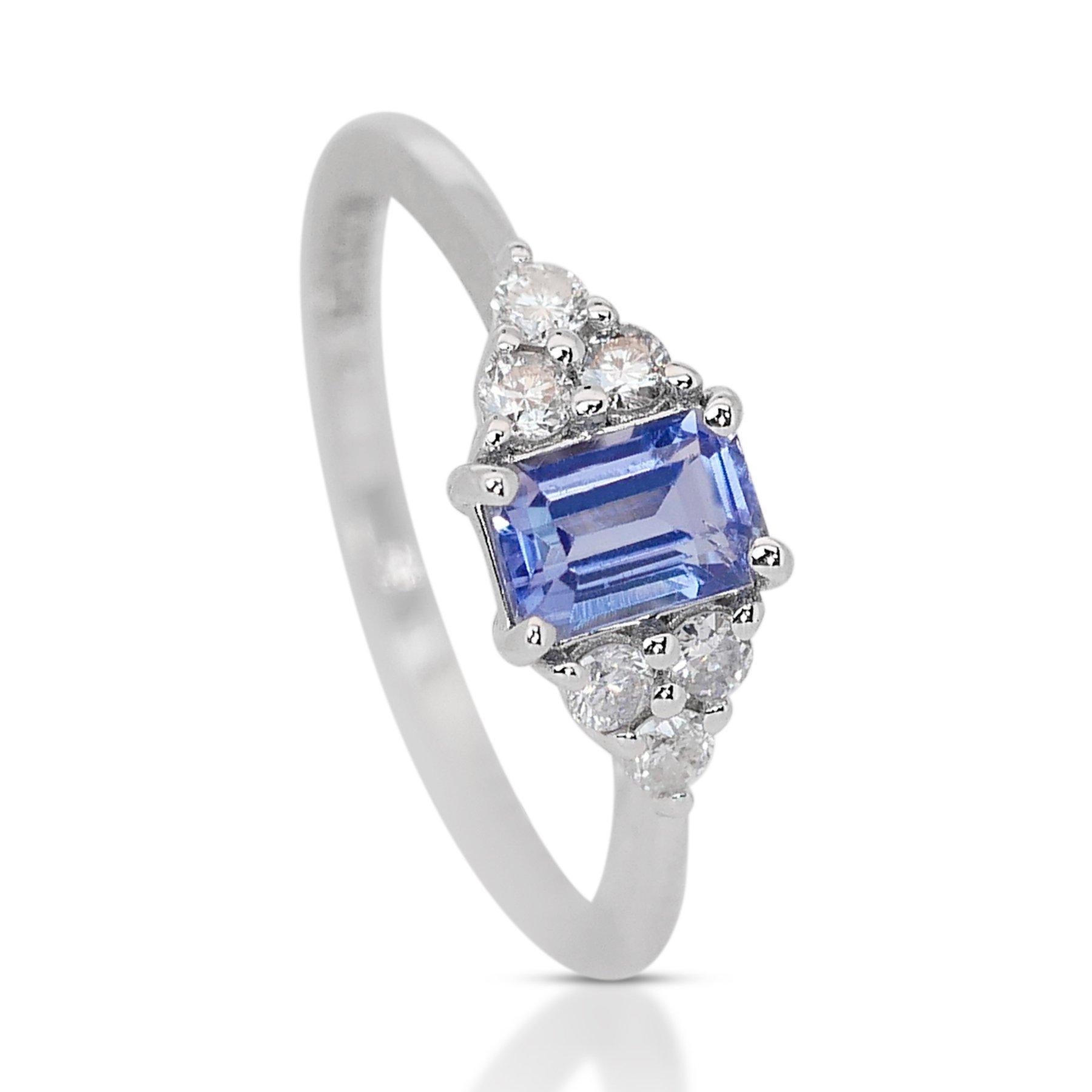 Mesmerizing 18k White Gold Tanzanite and Diamond Pave Ring w/1.06 ct - IGI Certified

Discover the enchanting beauty of this 18k White Gold Pave Ring. At the heart of this exquisite piece is a 0.81 ct Emerald-cut Tanzanite with a deep violetish-blue