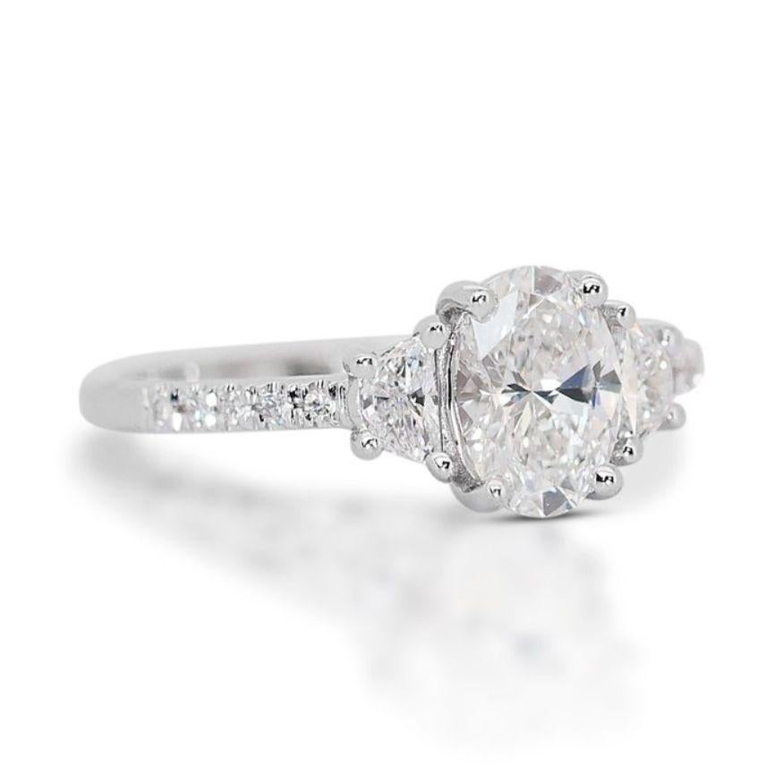 Embrace the captivating beauty of this sophisticated ring, featuring a mesmerizing 1 carat oval brilliant diamond as its radiant centerpiece. Graced with an elegant F color, this diamond exudes subtle warmth and exceptional brilliance. The VS2