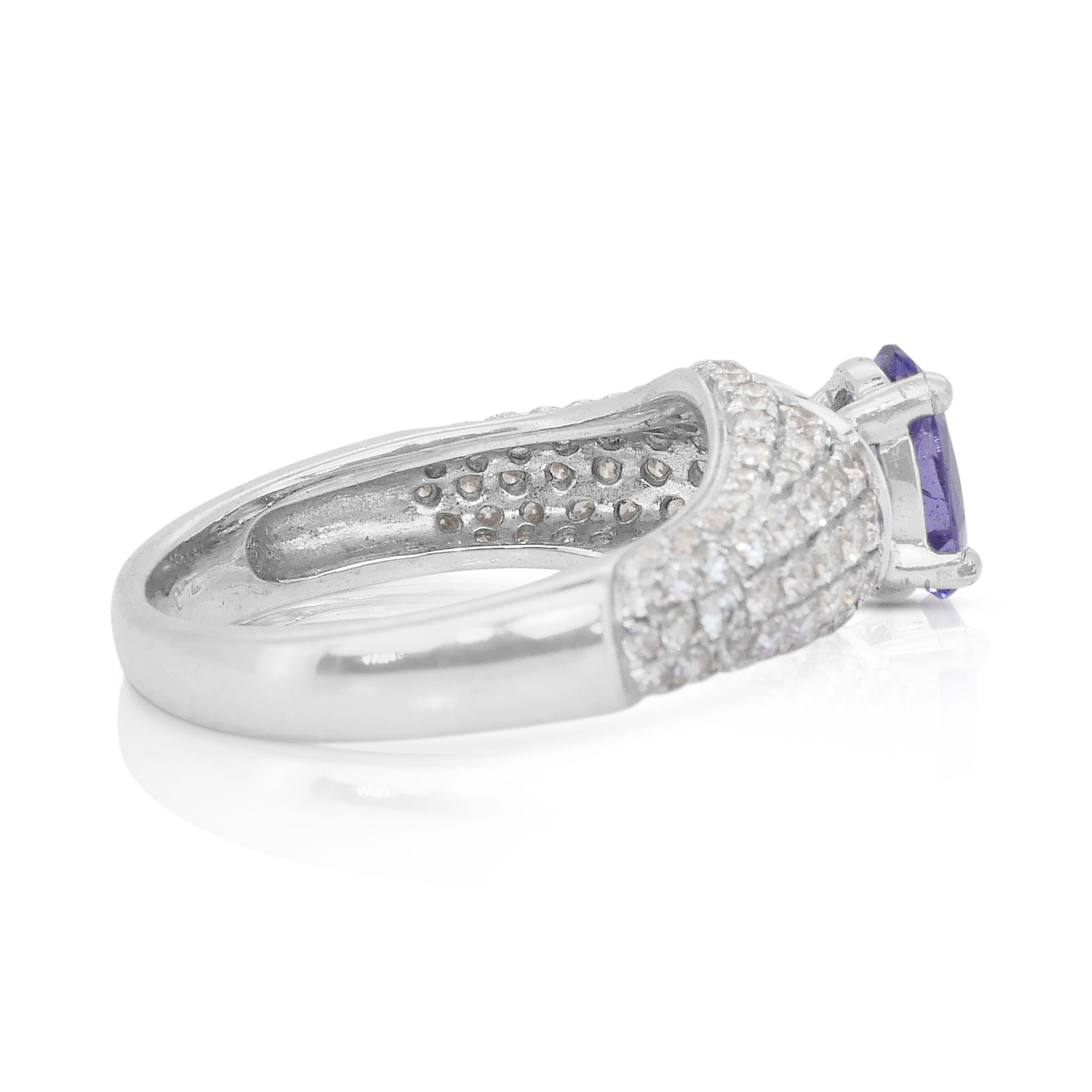 Fascinante Anillo de Oro Blanco de 18 quilates con Racimo de Tanzanita y Diamantes de 2,02 quilates en Nuevo estado para la venta en רמת גן, IL