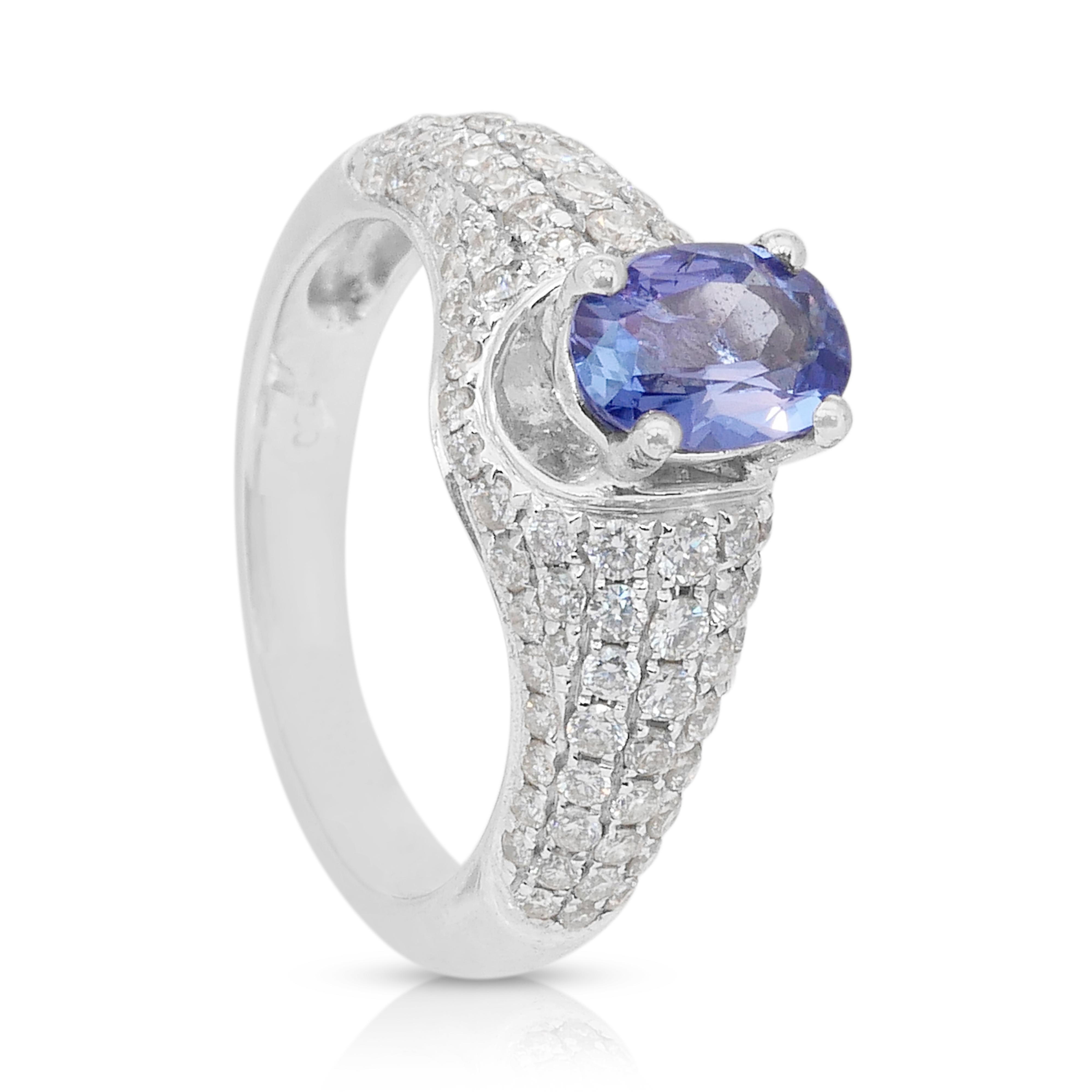 Fascinante Anillo de Oro Blanco de 18 quilates con Racimo de Tanzanita y Diamantes de 2,02 quilates en venta 3