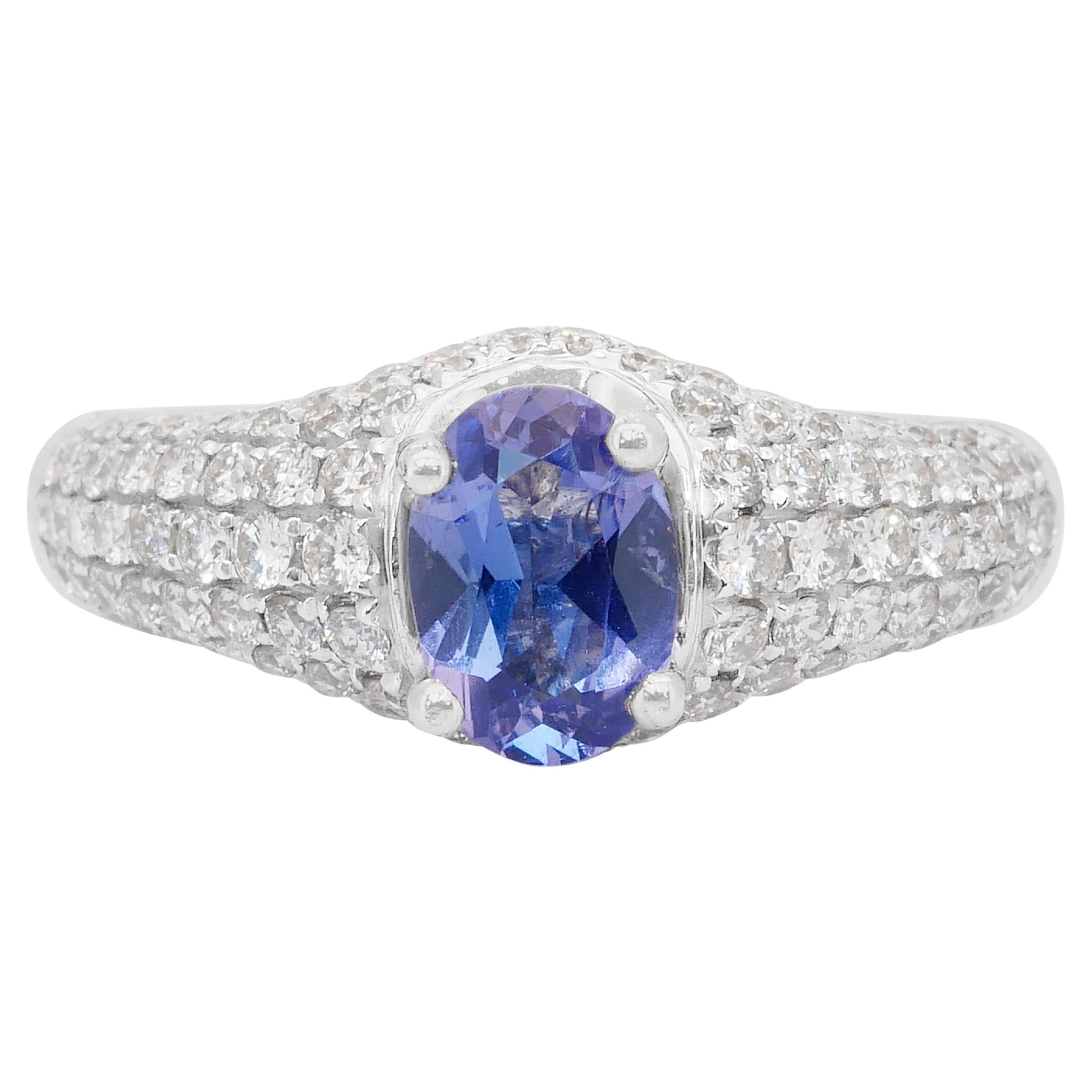Fascinante Anillo de Oro Blanco de 18 quilates con Racimo de Tanzanita y Diamantes de 2,02 quilates en venta