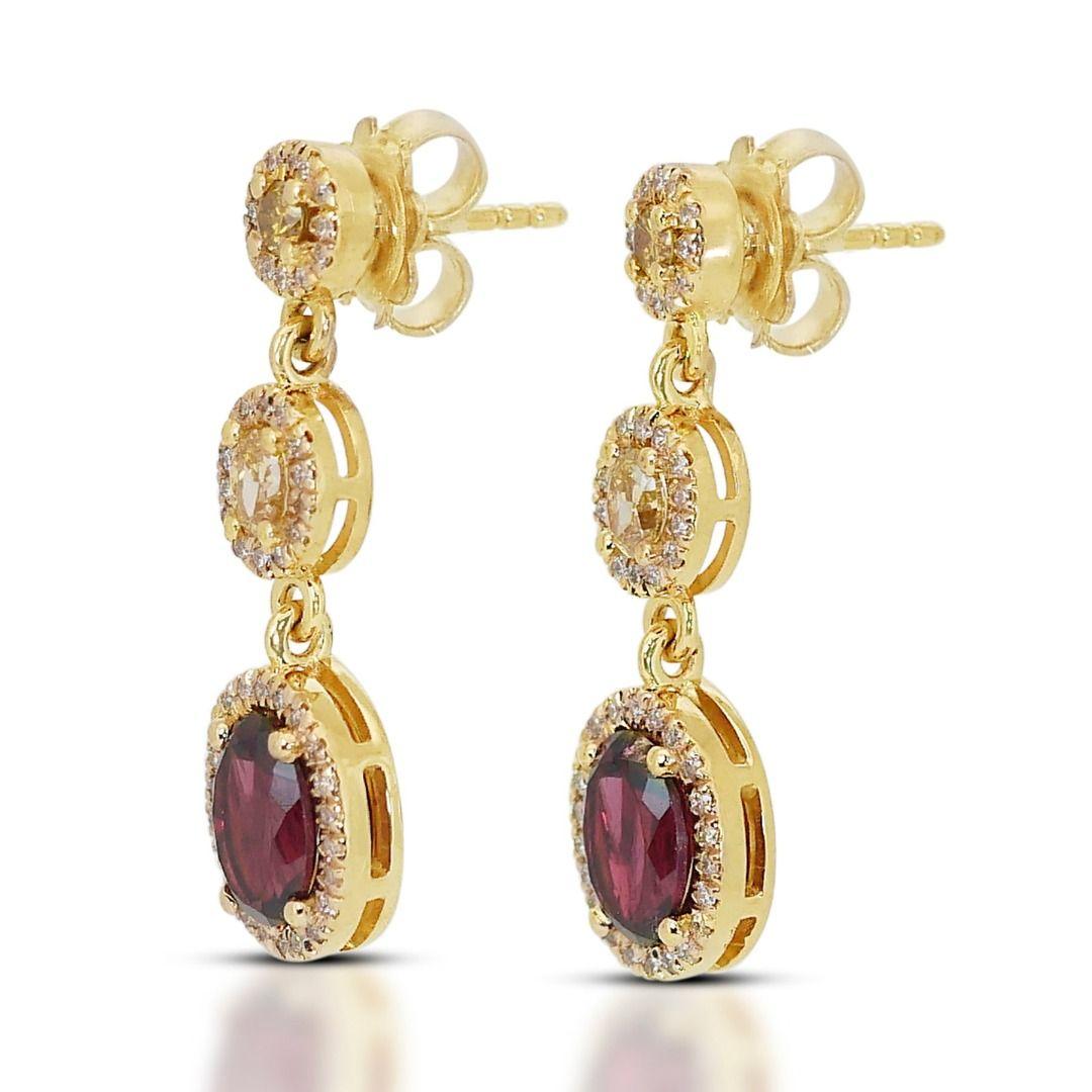 Mesmerizing 2.32ct Garnet and Diamond Earrings set in 18K Yellow Gold In New Condition For Sale In רמת גן, IL