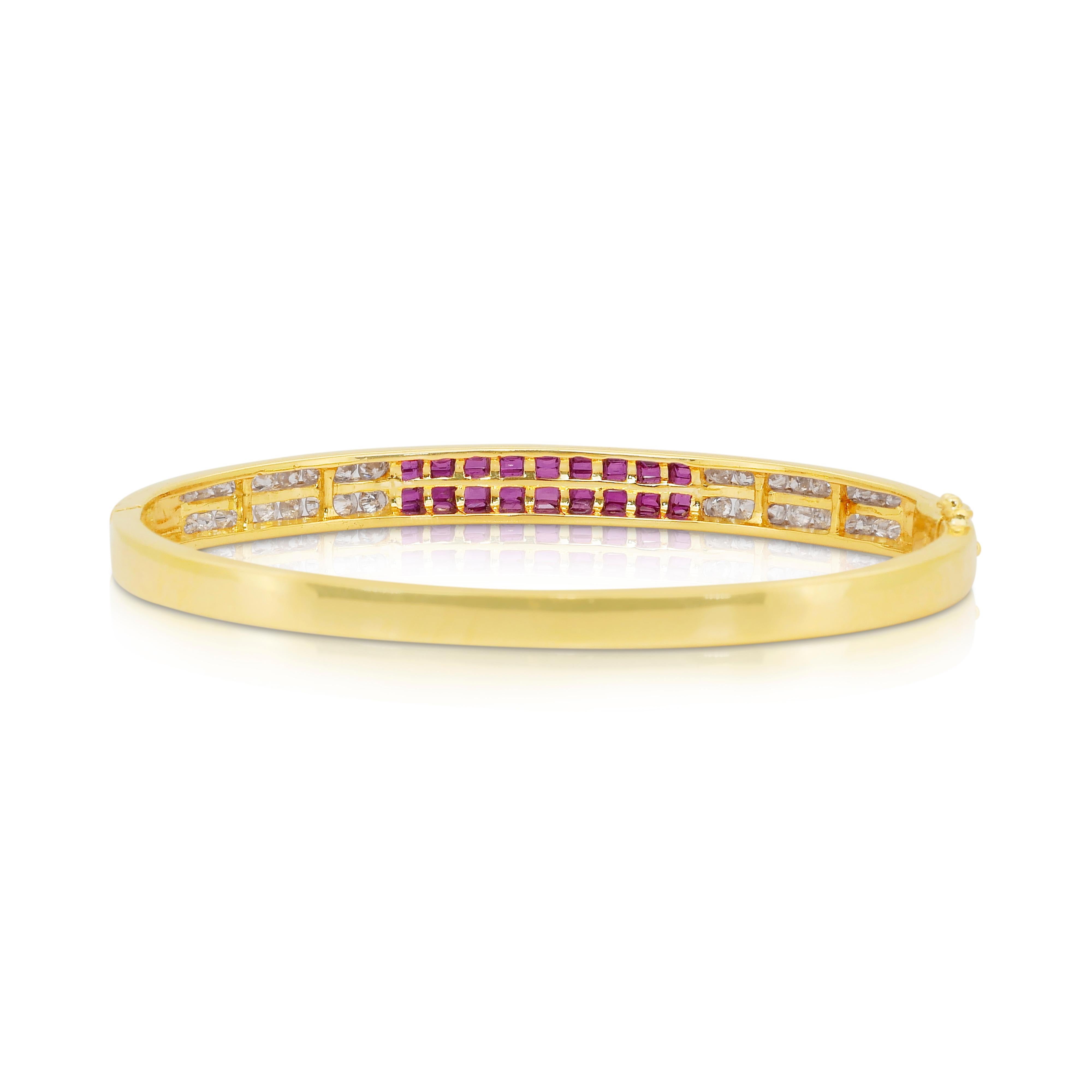 Mesmerizing 2.96ct Rubies and Diamonds Bracelet in 18k Yellow Gold For Sale 3
