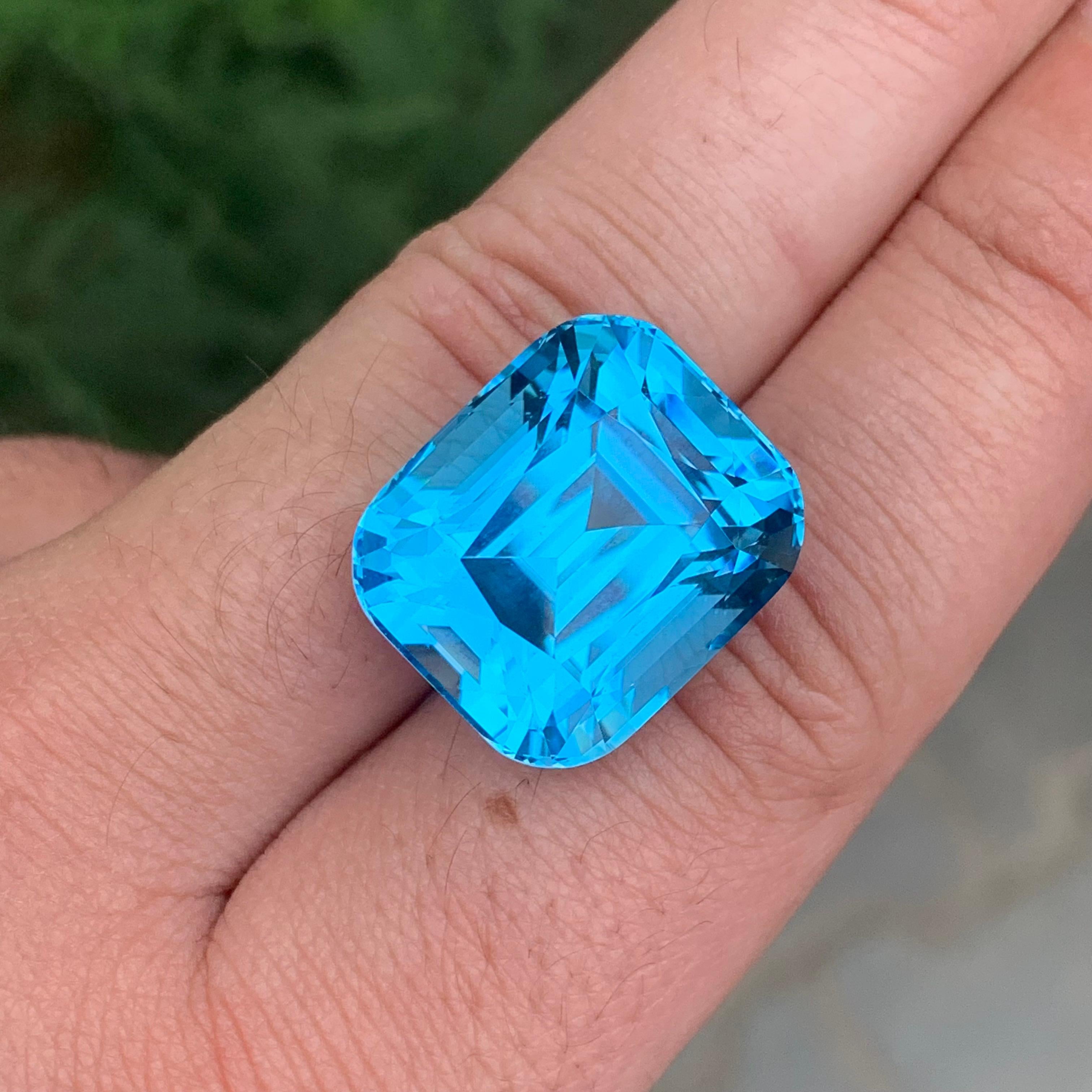 Taglio cuscino Mesmerizing 44.80 Carats Loose Swiss Blue Topaz Cushion Shape in vendita