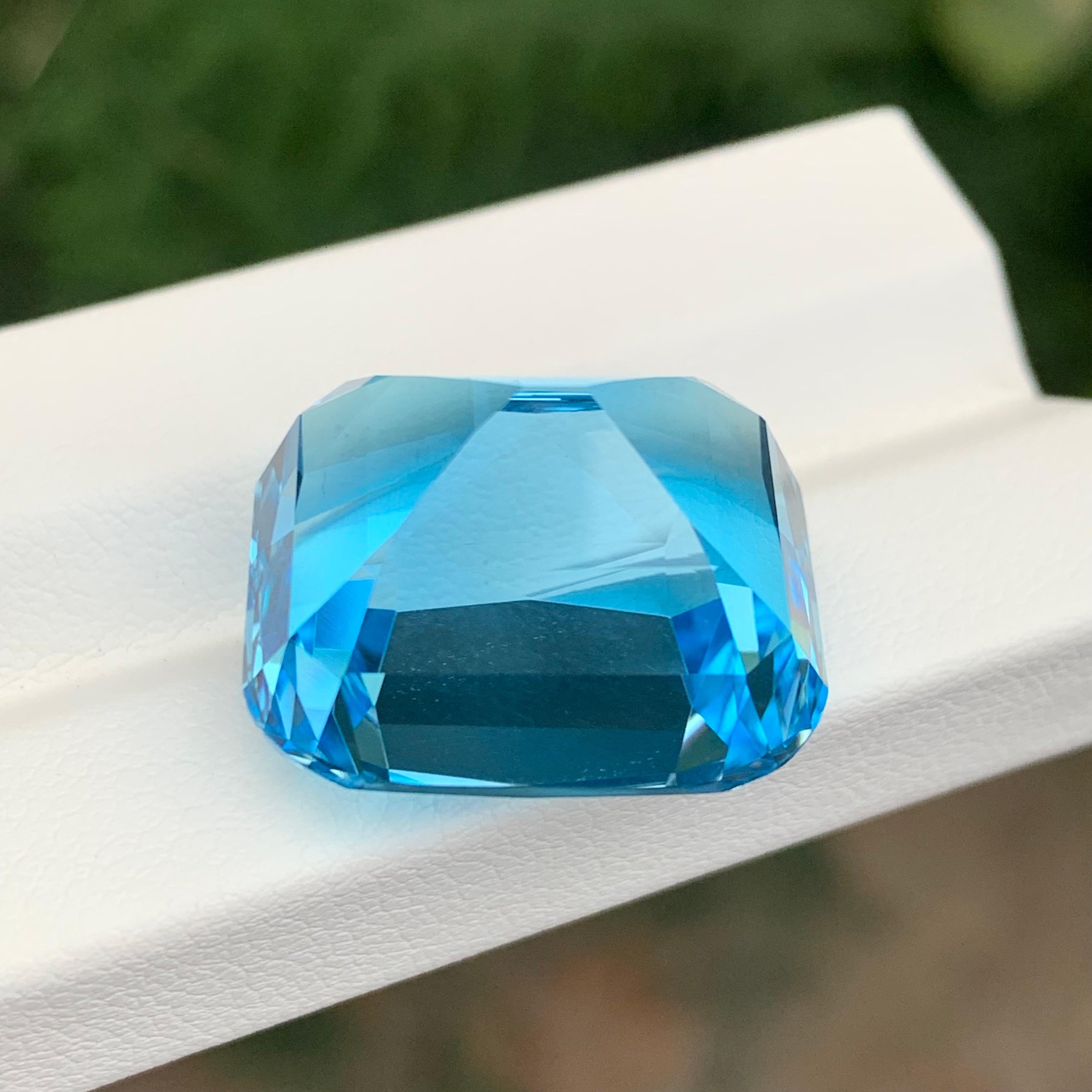Mesmerizing 44.80 Carats Loose Swiss Blue Topaz Cushion Shape in vendita 1