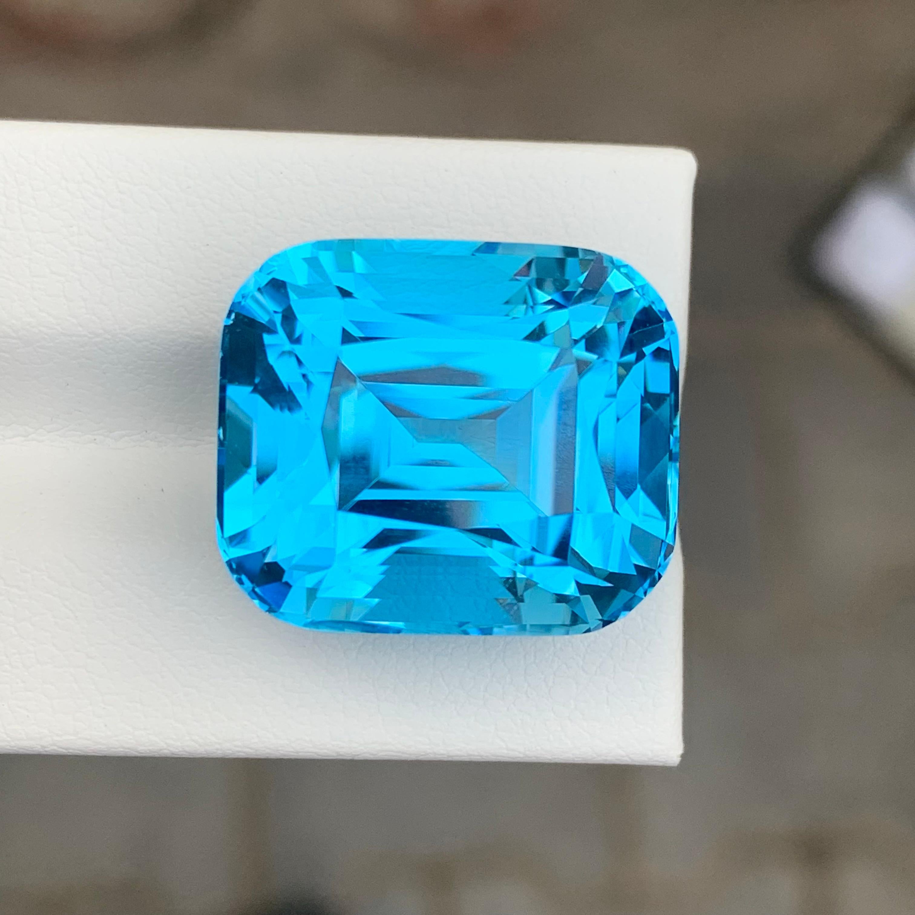 Mesmerizing 44.80 Carats Loose Swiss Blue Topaz Cushion Shape in vendita 2