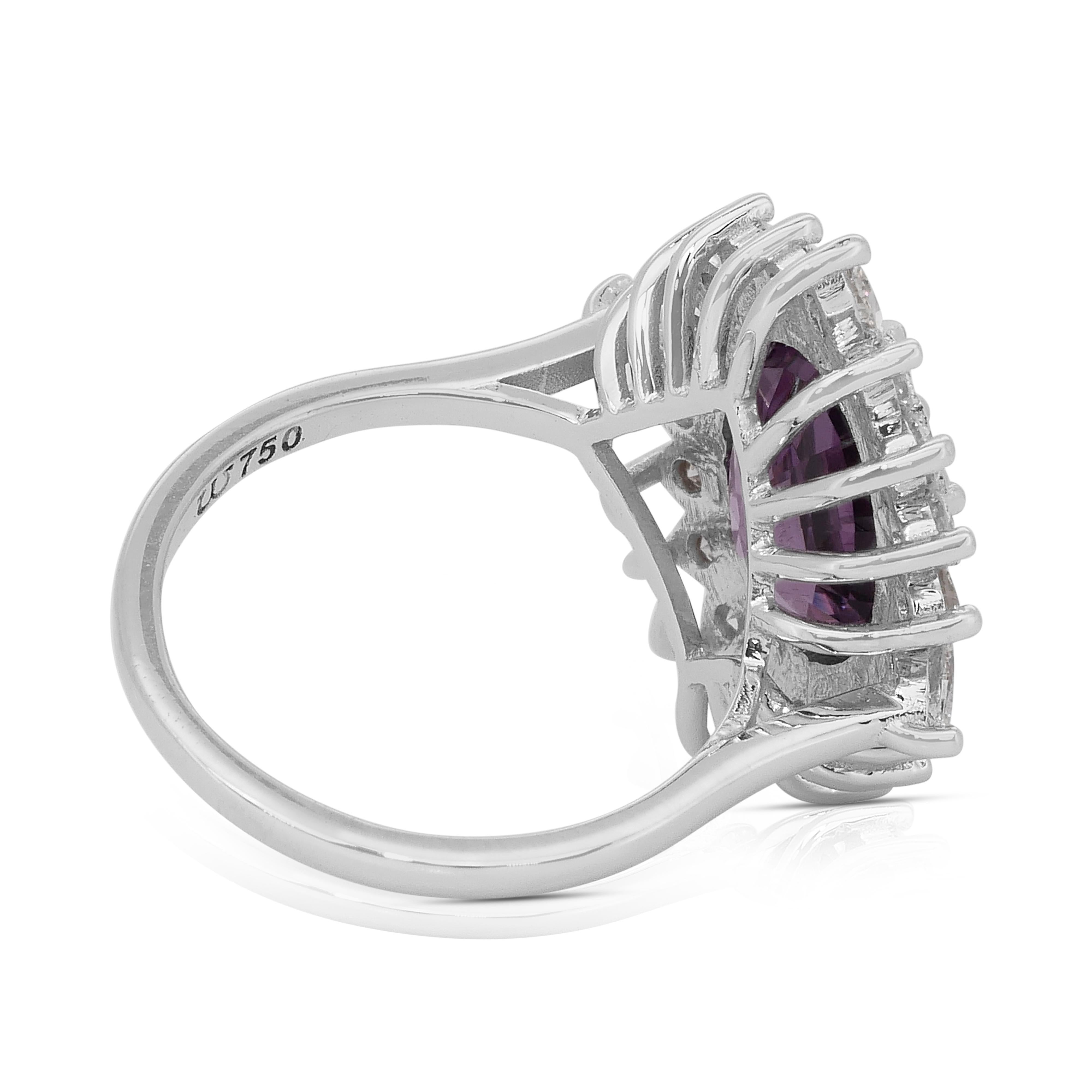 Incredibile anello da cocktail con granato e diamanti da 6,49 carati in oro bianco 18 ct. In condizioni Nuovo in vendita a רמת גן, IL