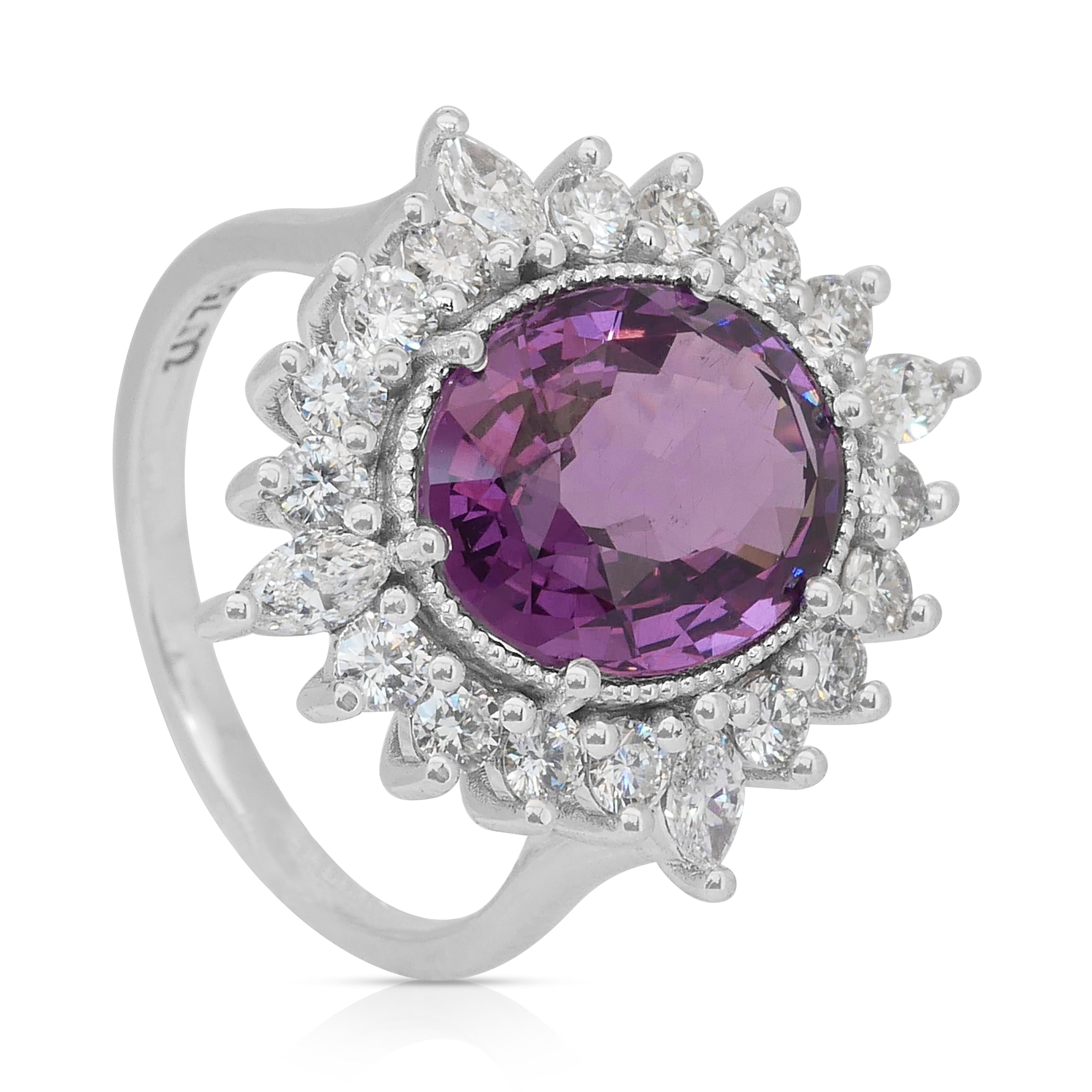Incredibile anello da cocktail con granato e diamanti da 6,49 carati in oro bianco 18 ct. in vendita 3
