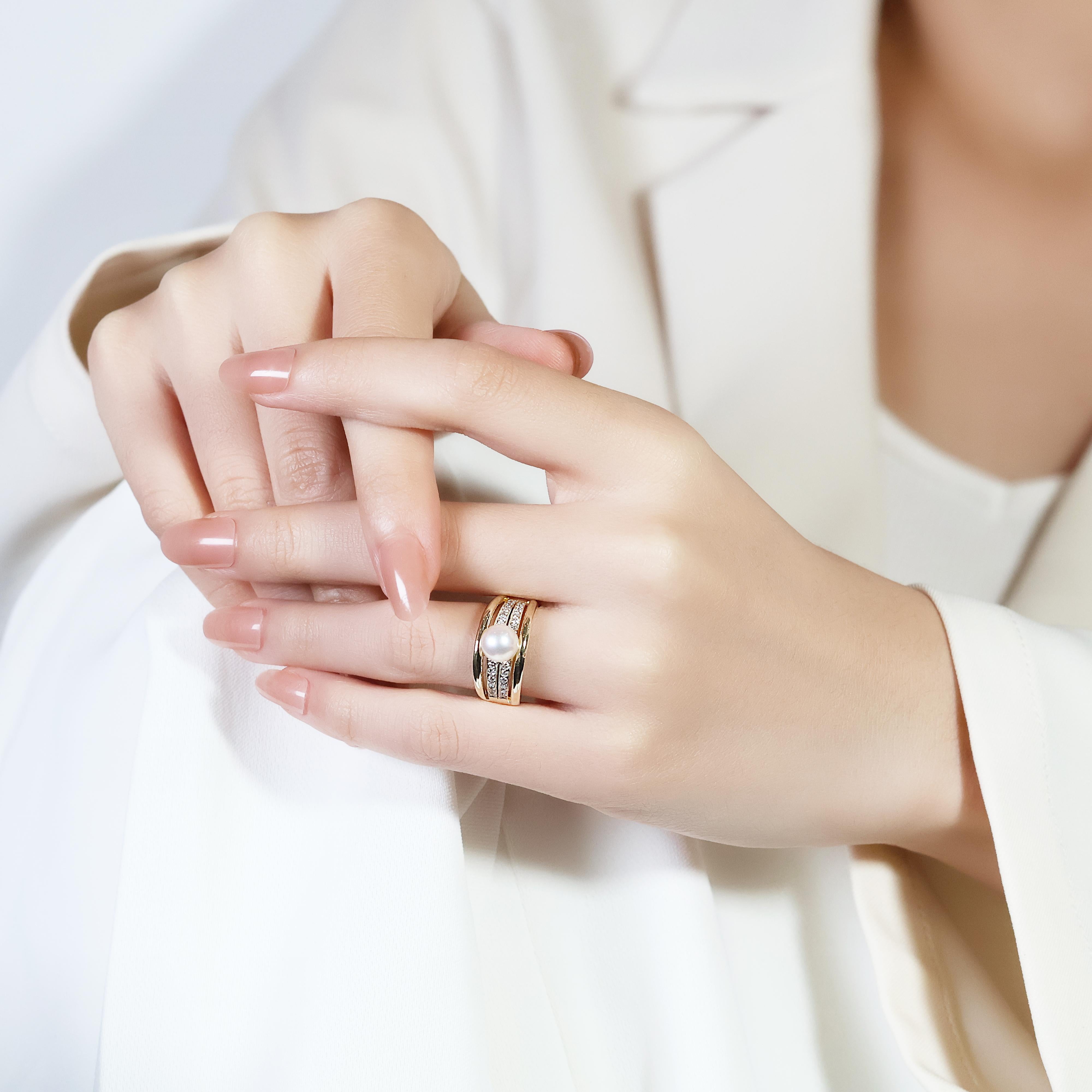 This exquisite 18K yellow gold ring showcases a lustrous 7.06MM Akoya pearl with a beautiful pink white hue. Surrounding the central pearl are 24 round brilliant diamonds, boasting a total carat weight of 0.29ct, F color grade, and VS clarity,
