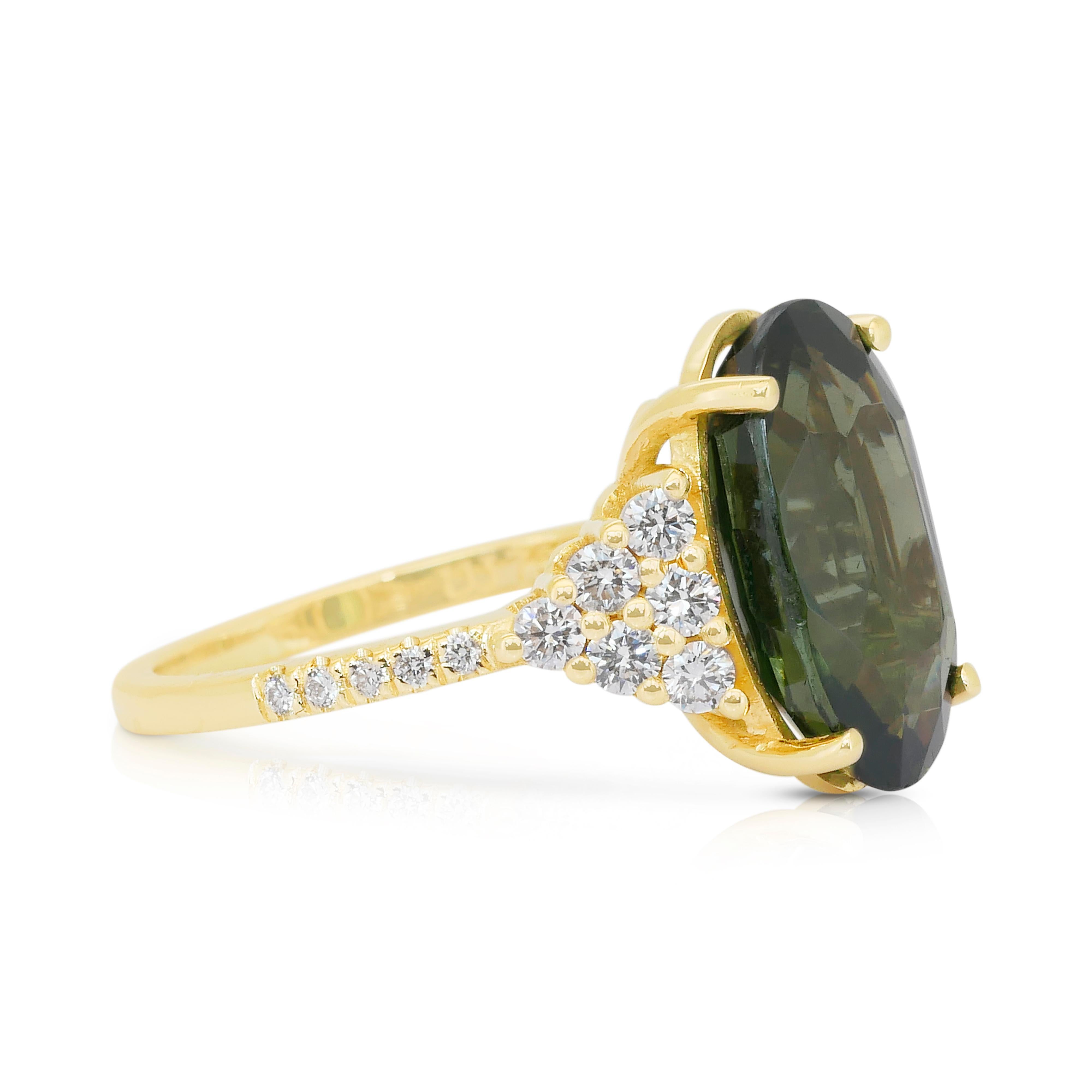 Magnifique bague cocktail en or jaune 18k avec zircon et diamants de 7,36ct - Certifiée GIA

Cette bague de cocktail à couper le souffle est fabriquée de manière experte en or jaune 18 carats. La pièce maîtresse est un zircon naturel de 6,81 carats