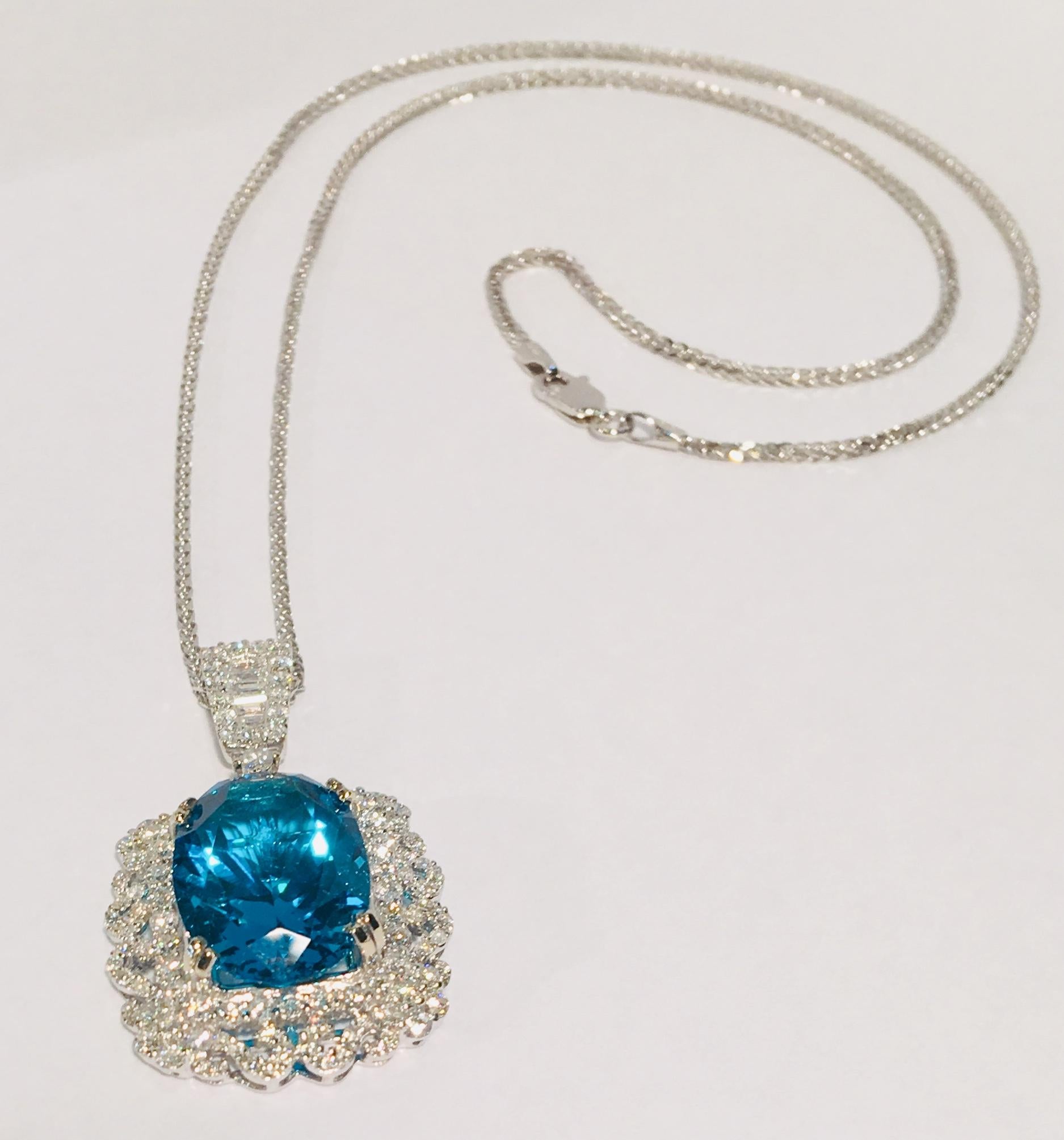 Mesmerizing Custom Made 11.11 Carat Oval Apatite 3.8 Carat Diamond Necklace In Excellent Condition In Tustin, CA