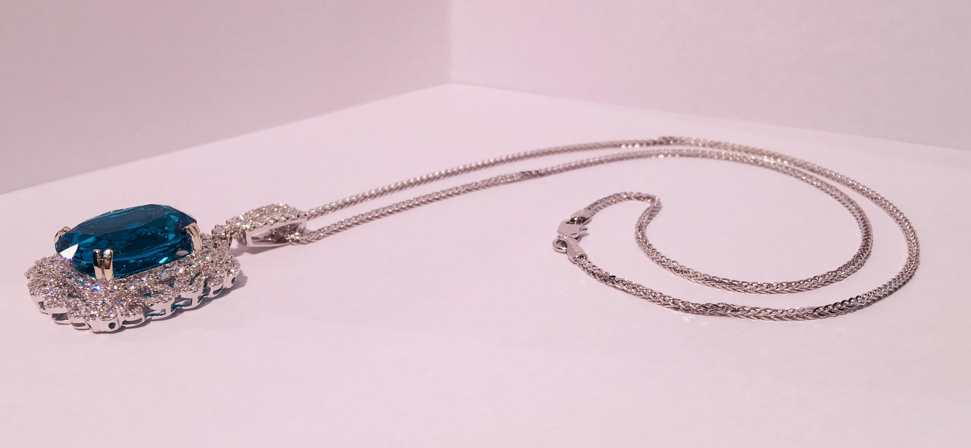 Women's Mesmerizing Custom Made 11.11 Carat Oval Apatite 3.8 Carat Diamond Necklace