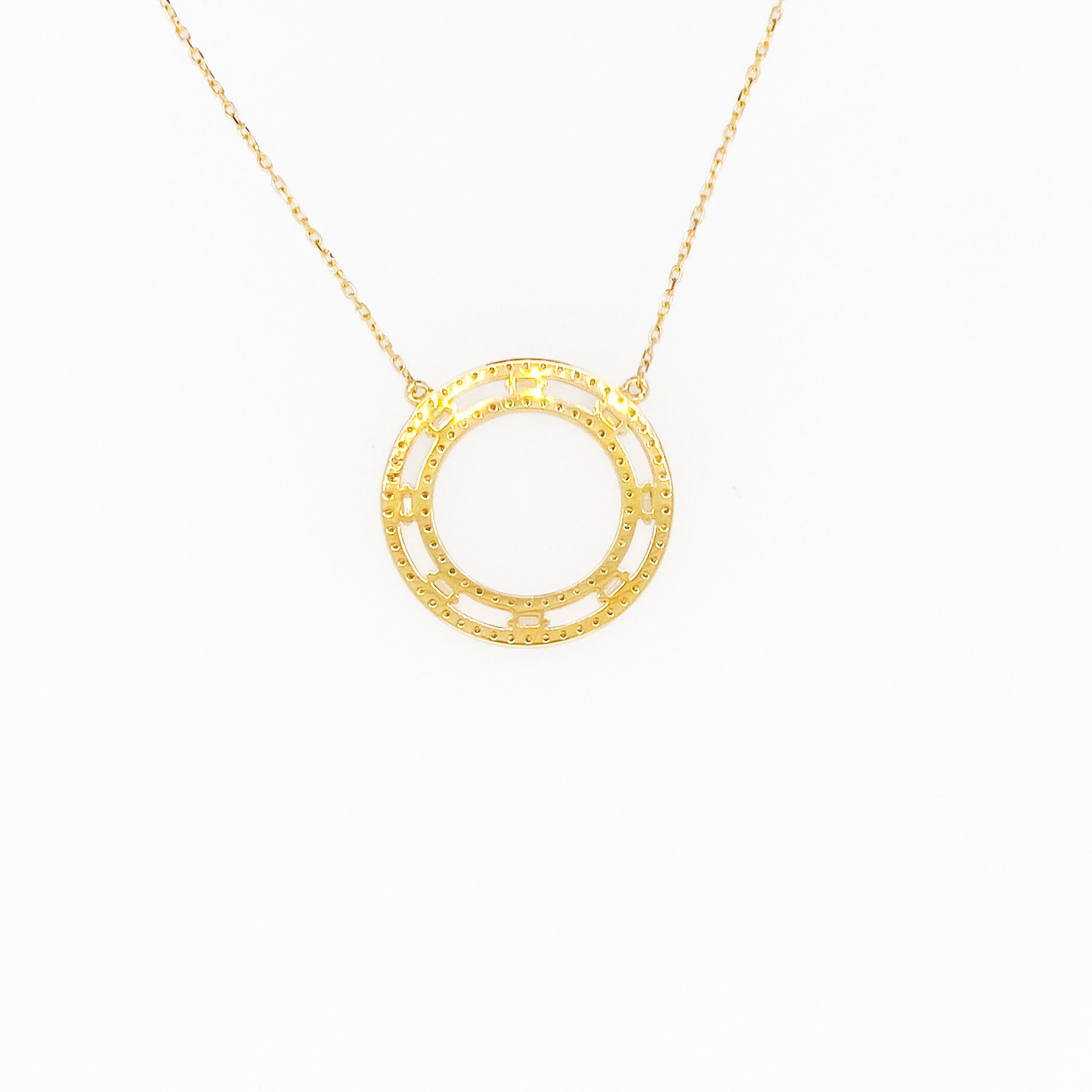 Round Cut Mesmerizing Diamond Circle Pendant 1.25 Carat Diamond Necklace For Sale